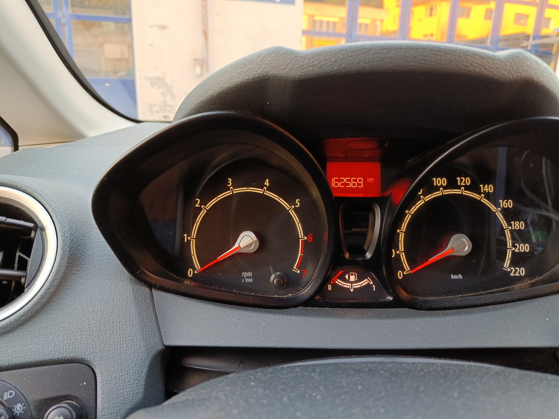 FORD Fiesta 1.6 16V Titanium-image-9