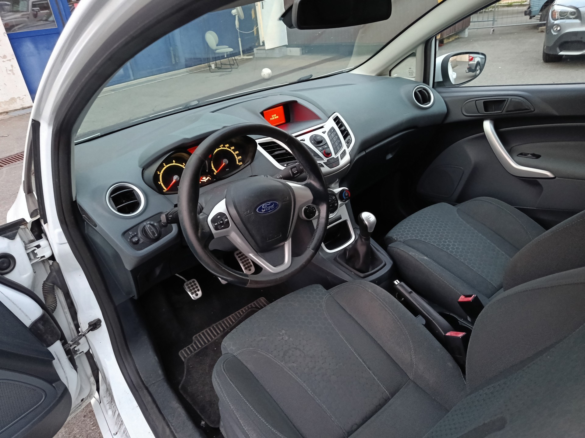 FORD Fiesta 1.6 16V Titanium-image-6