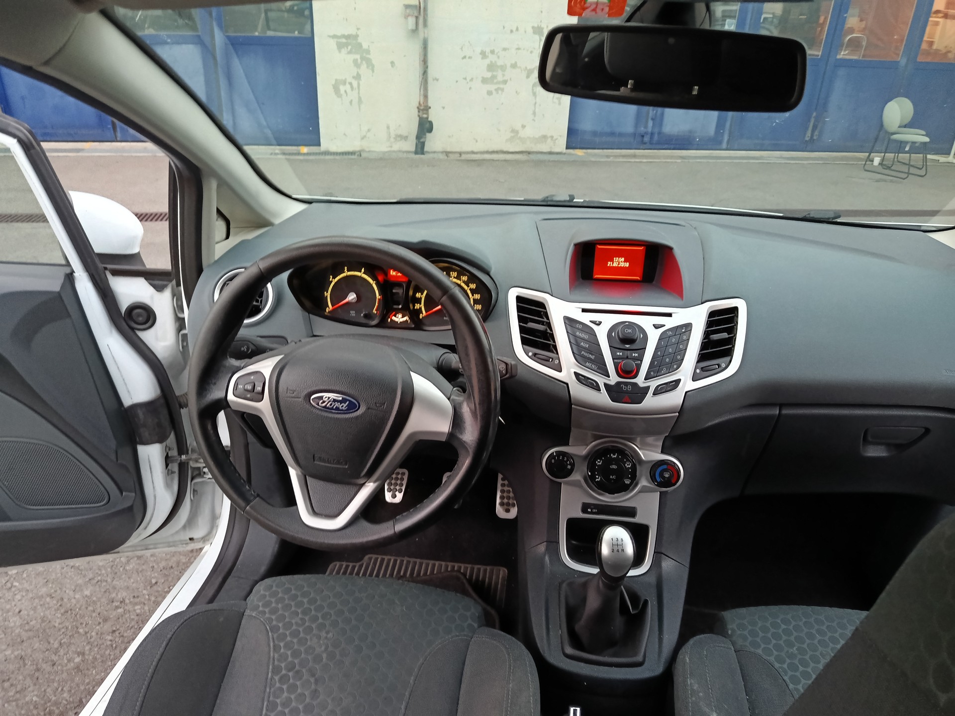FORD Fiesta 1.6 16V Titanium-image-7