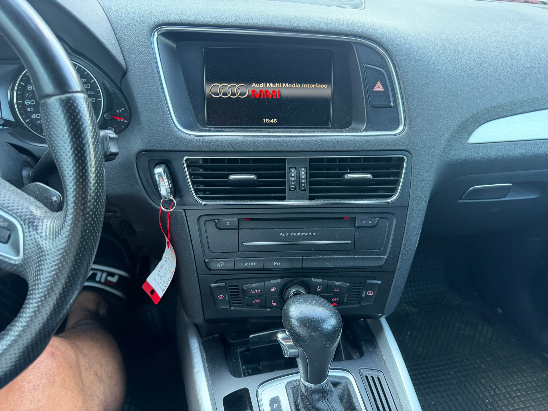 AUDI Q5 2.0 Tdi quattro S-tronic-image-10