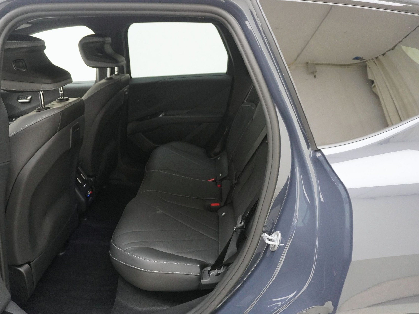 BMW iX3 50 xDrive M Sport-image-13
