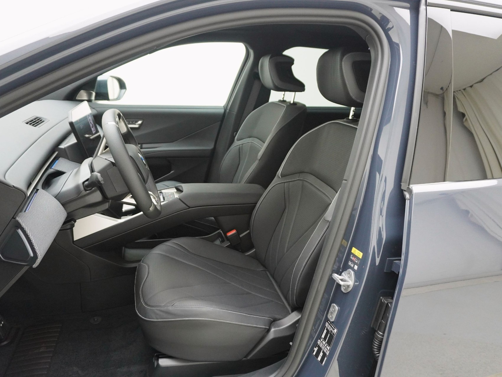 BMW iX3 50 xDrive M Sport-image-11