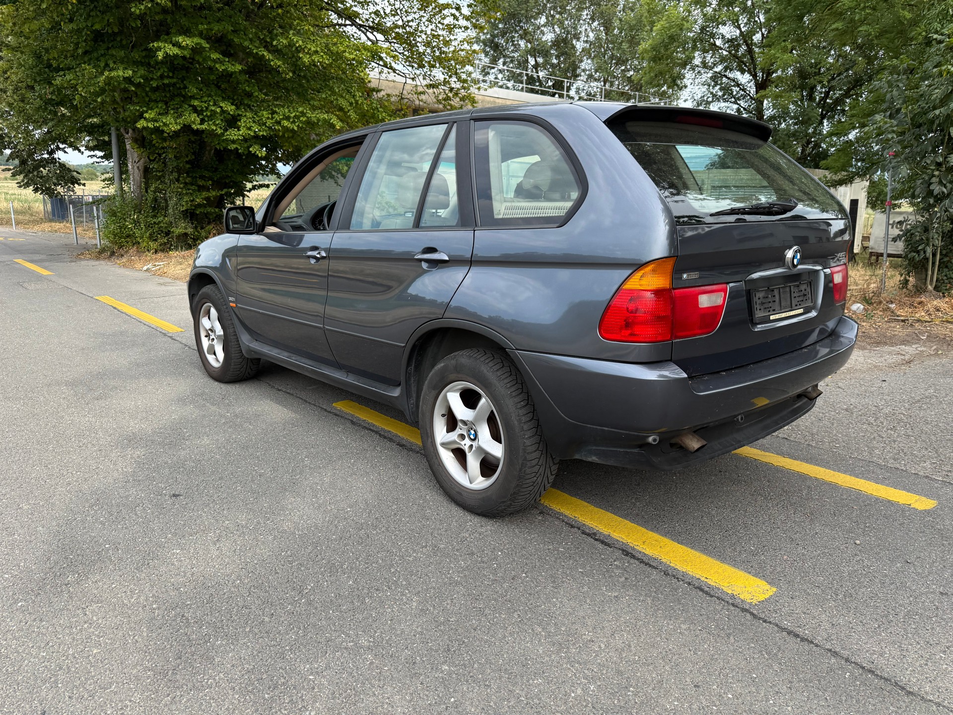 BMW X5 3.0i-image-4