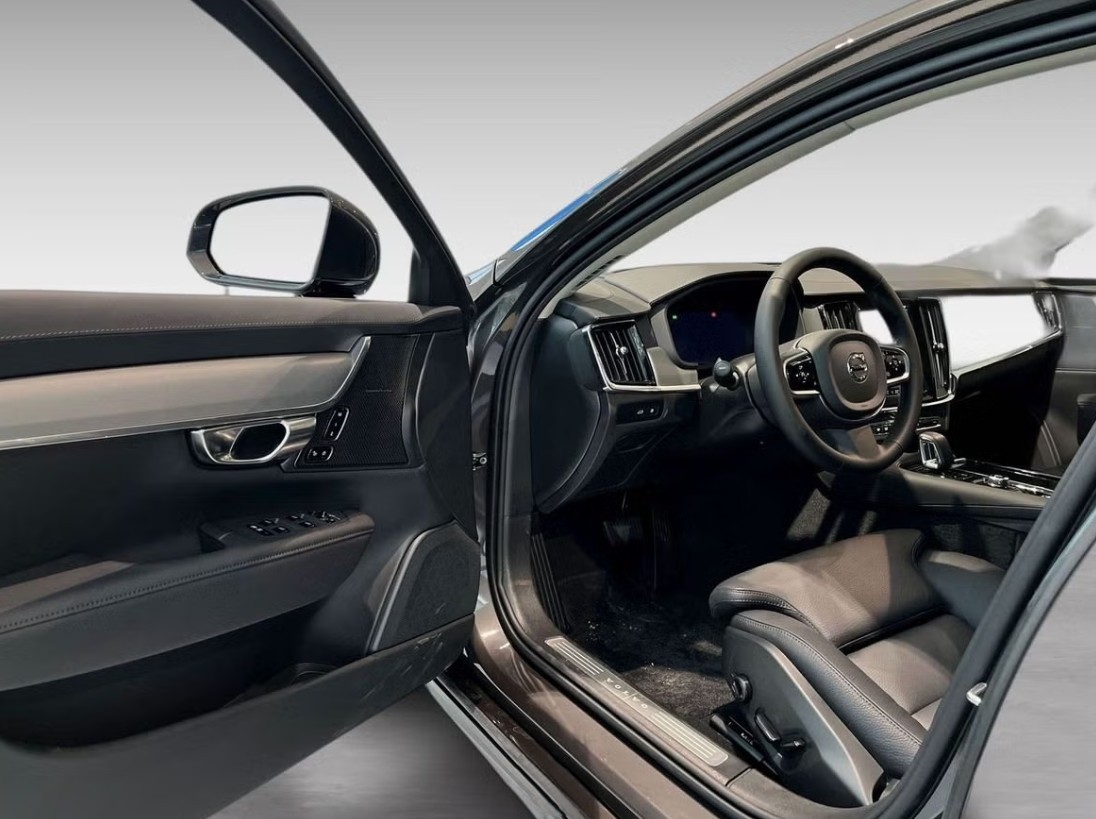 VOLVO V90 T6 eAWD Plug in Hybrid Ultra Bright Geartronic-image-6