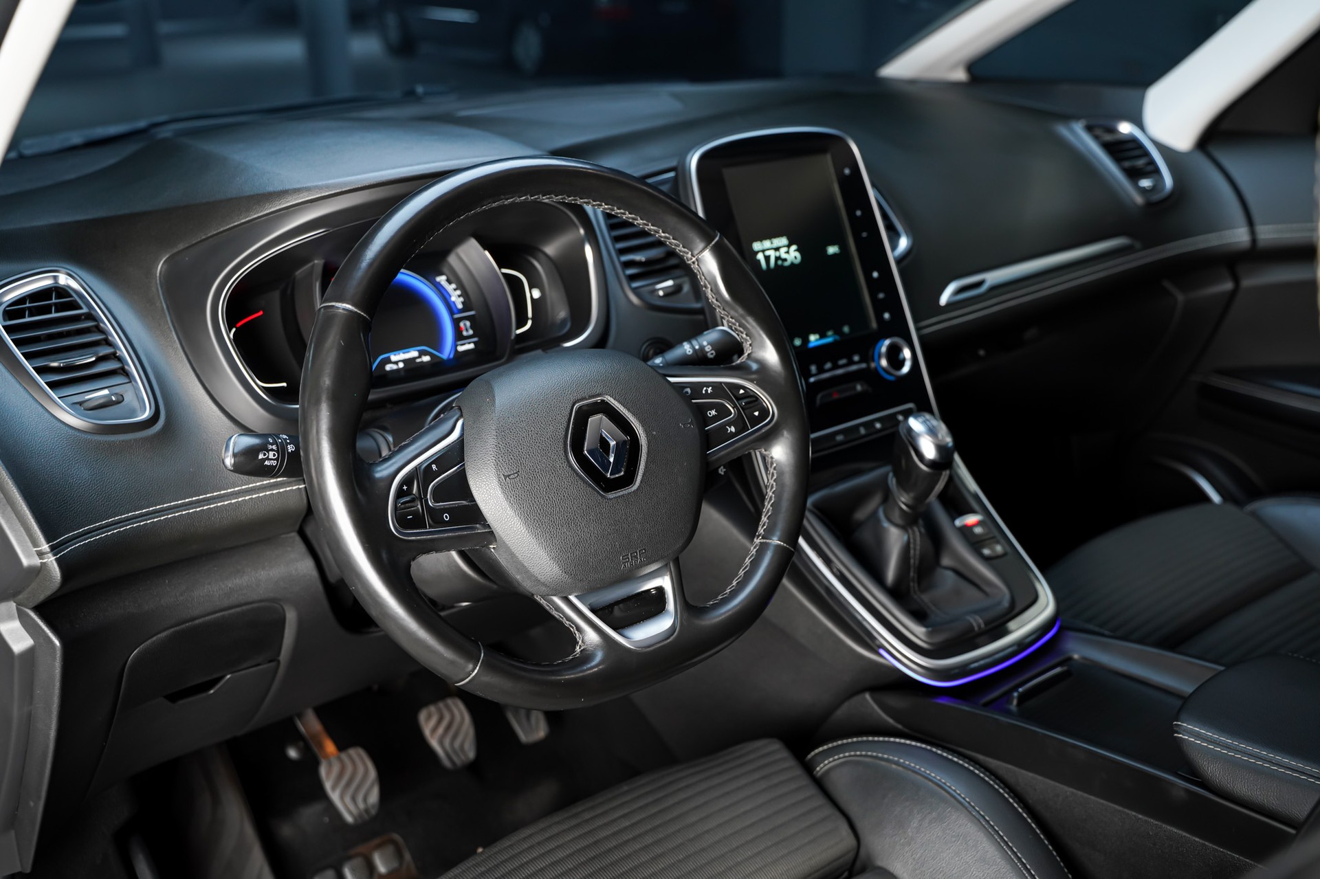 RENAULT Grand Scénic 1.6 dCi Bose-image-9