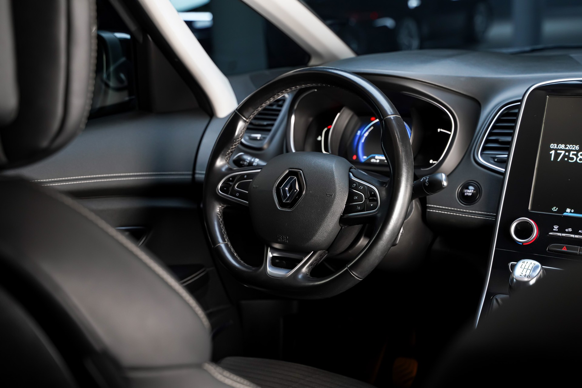 RENAULT Grand Scénic 1.6 dCi Bose-image-18