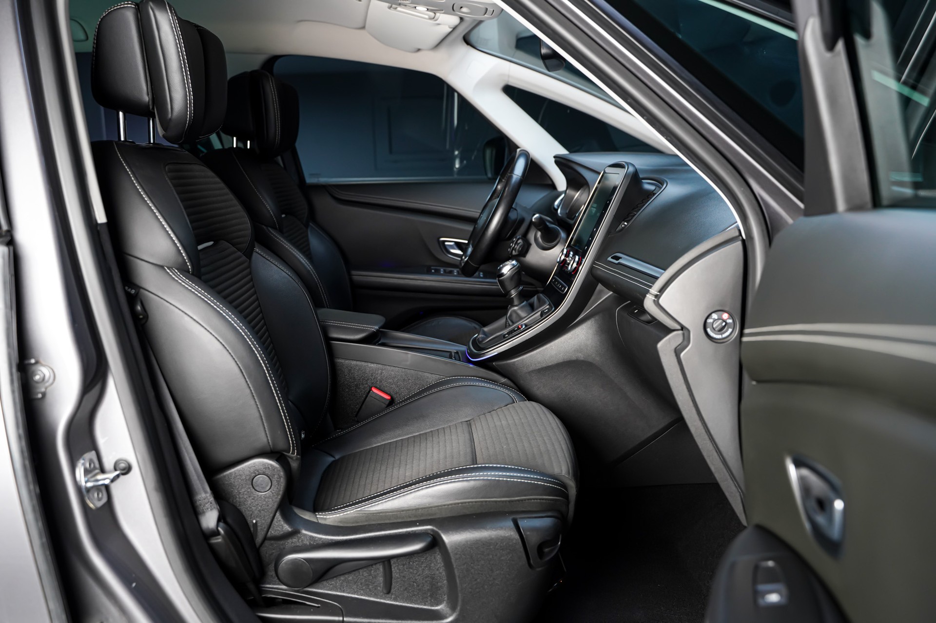 RENAULT Grand Scénic 1.6 dCi Bose-image-16