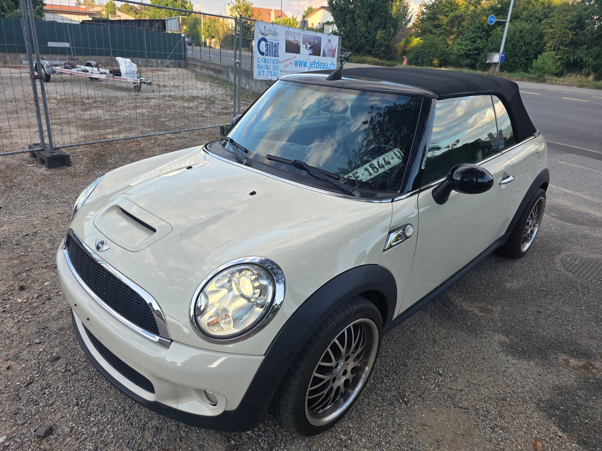 MINI Cooper S Cabriolet-image-1