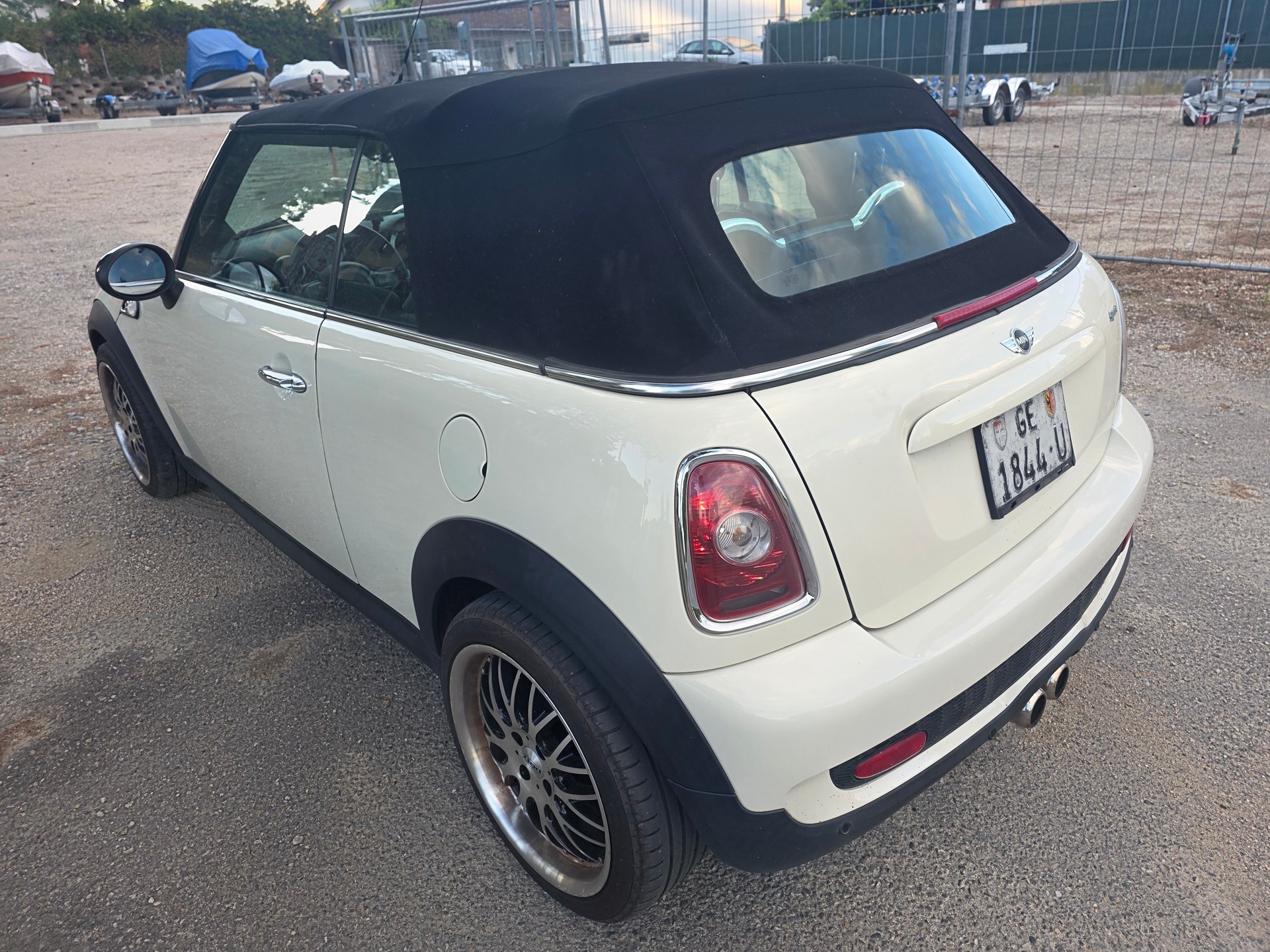 MINI Cooper S Cabriolet-image-4