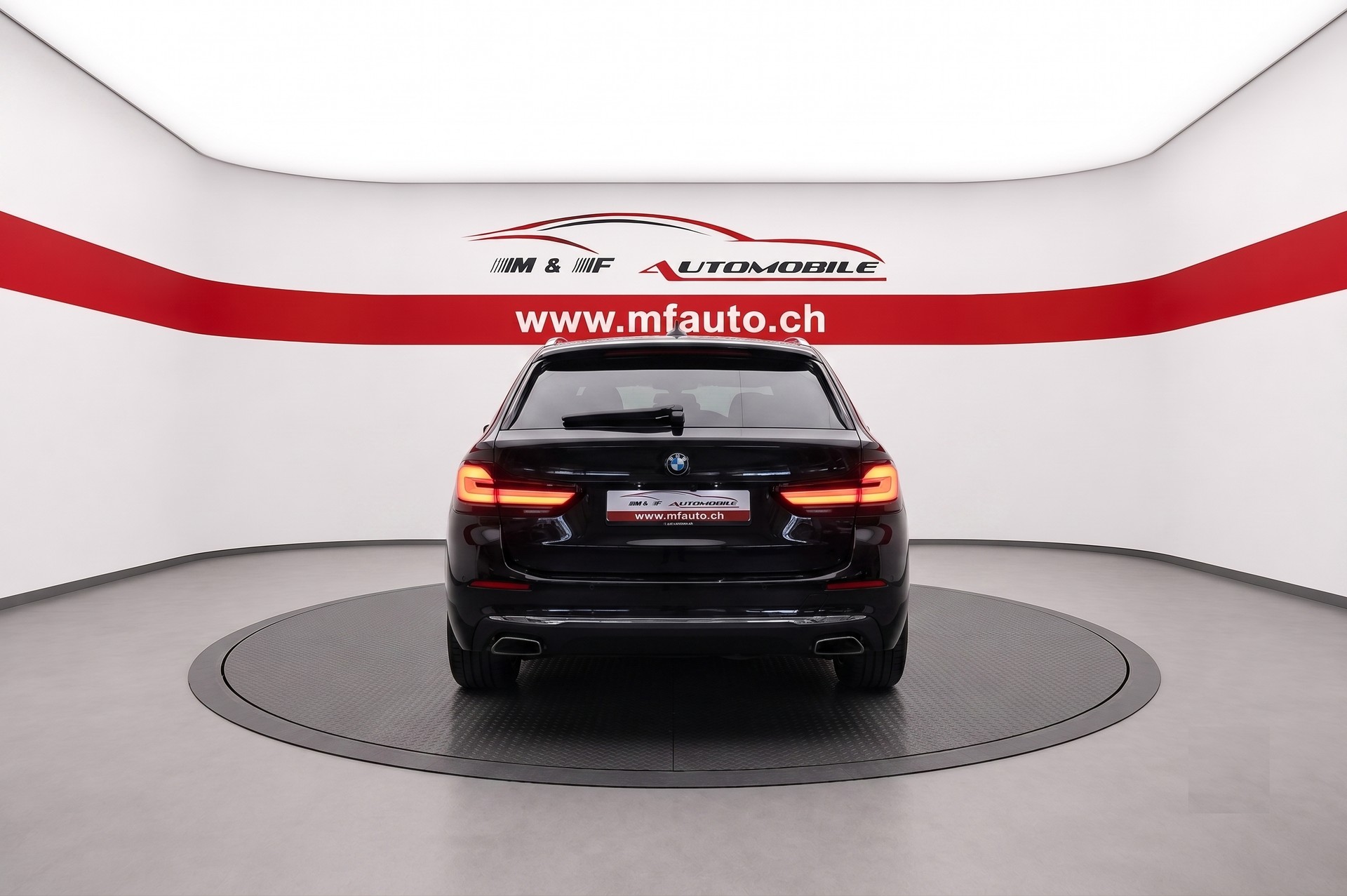 BMW 530d xDrive Touring * Luxury Line * CH FAHRZEUG *-image-4