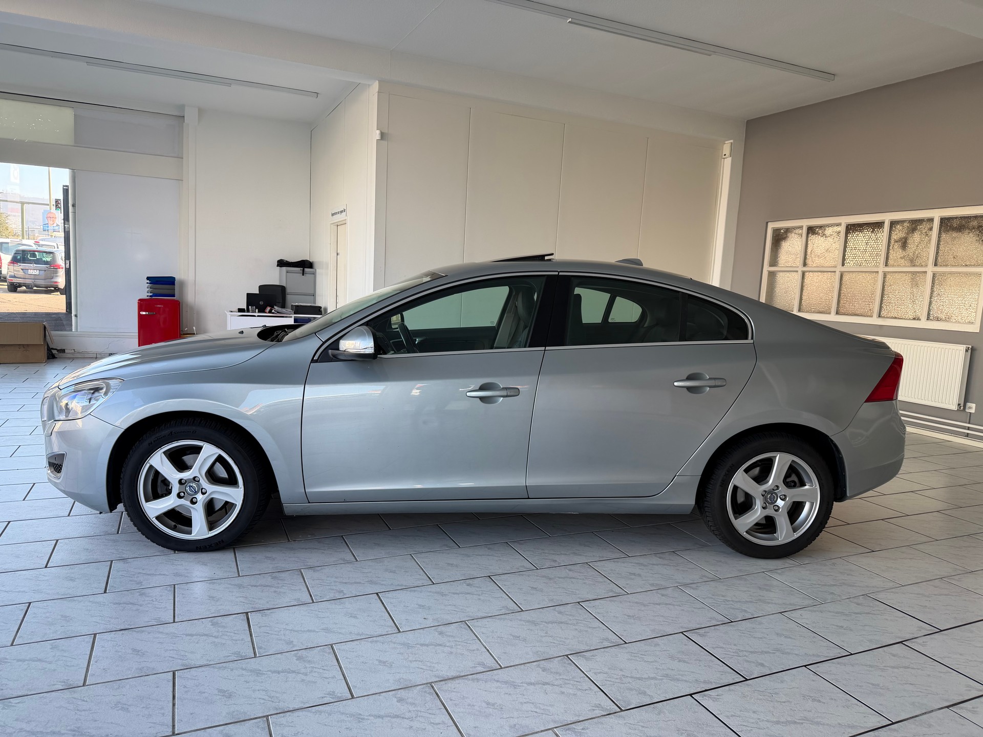 VOLVO S60 T4 Summum Powershift-image-1