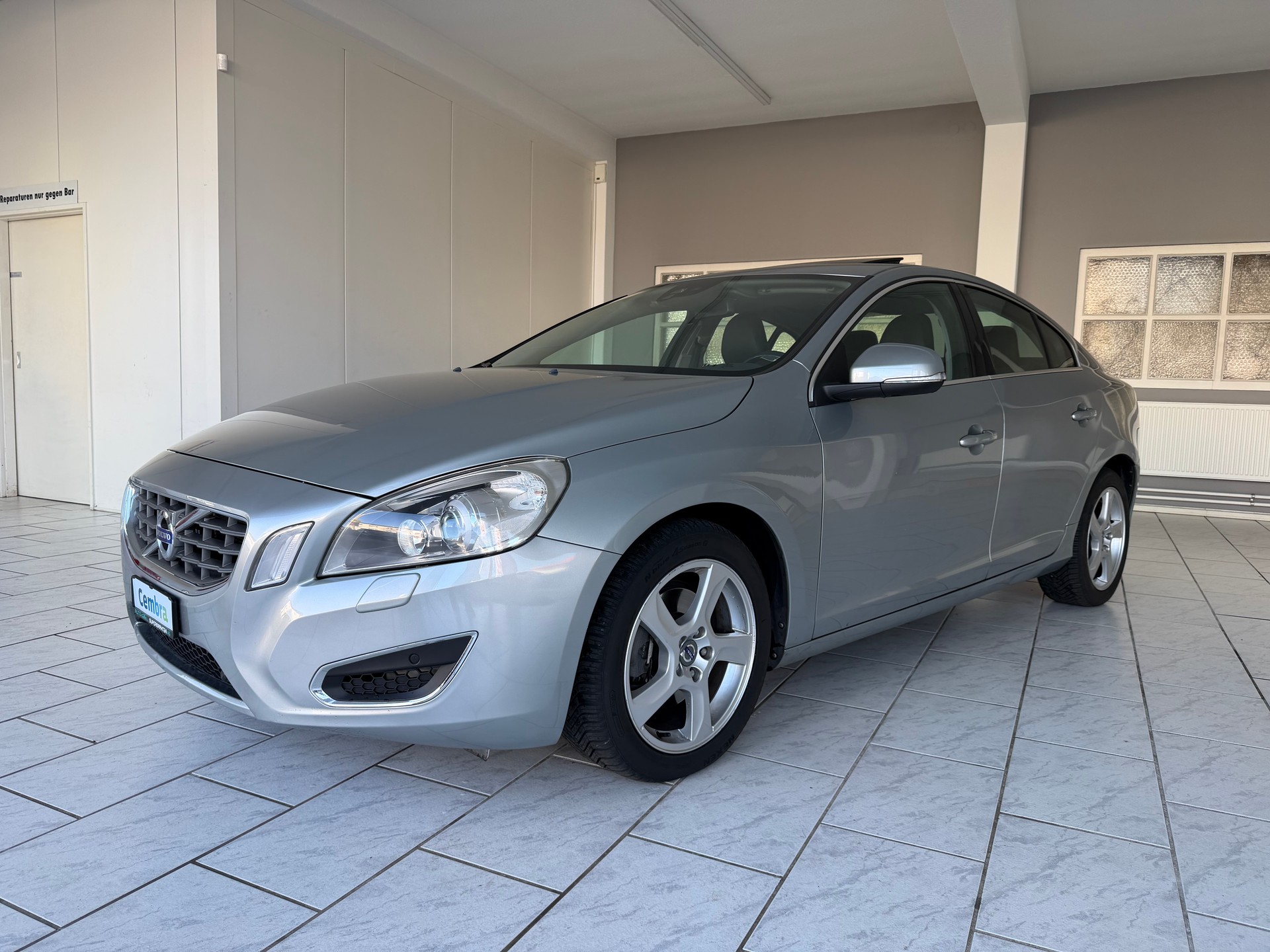 VOLVO S60 T4 Summum Powershift-image-0
