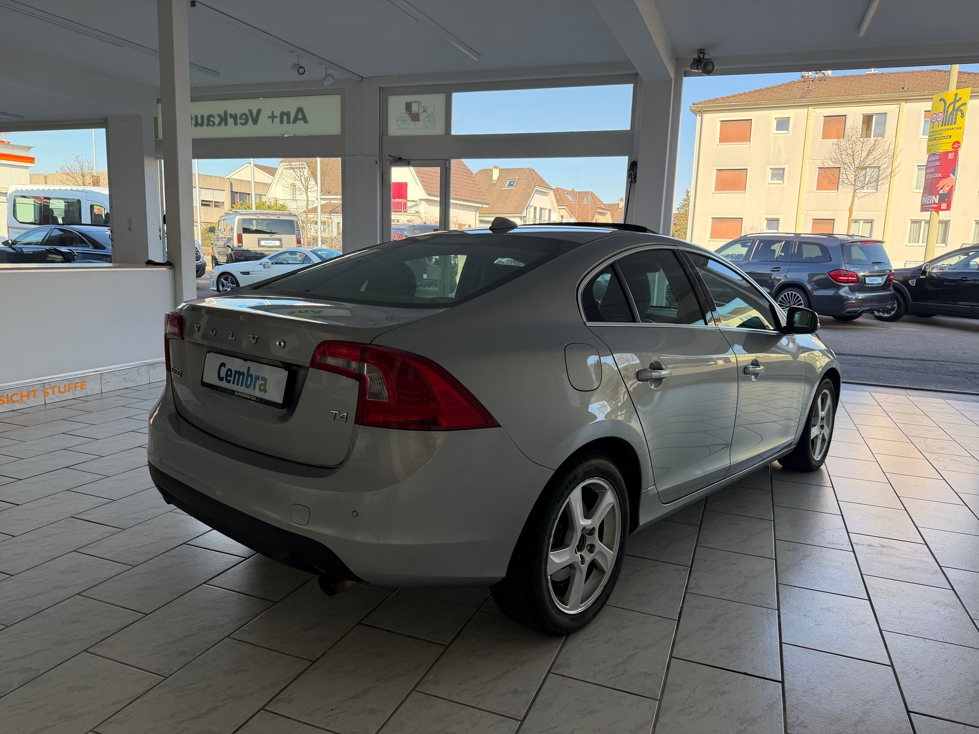 VOLVO S60 T4 Summum Powershift-image-3