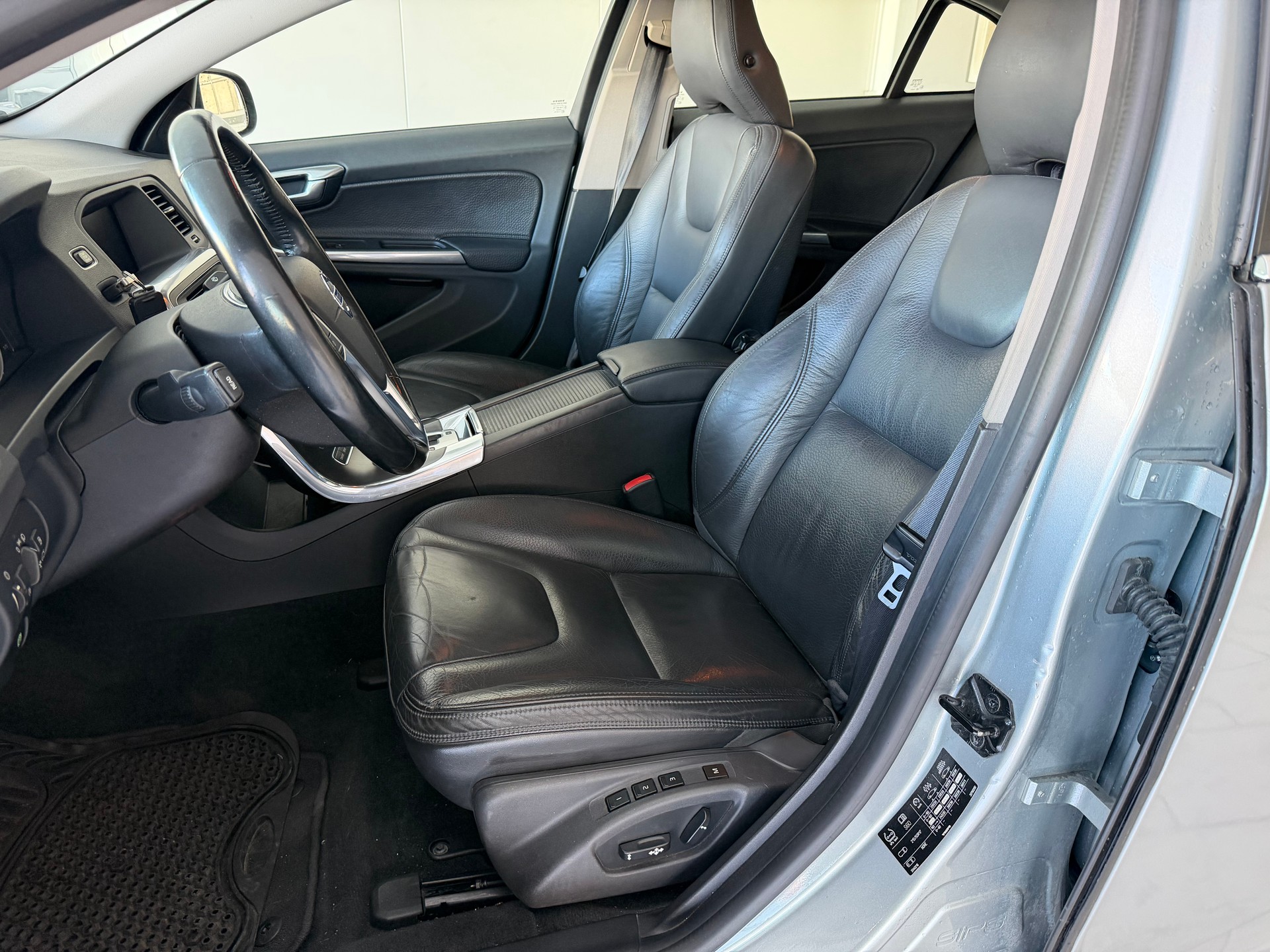 VOLVO S60 T4 Summum Powershift-image-10