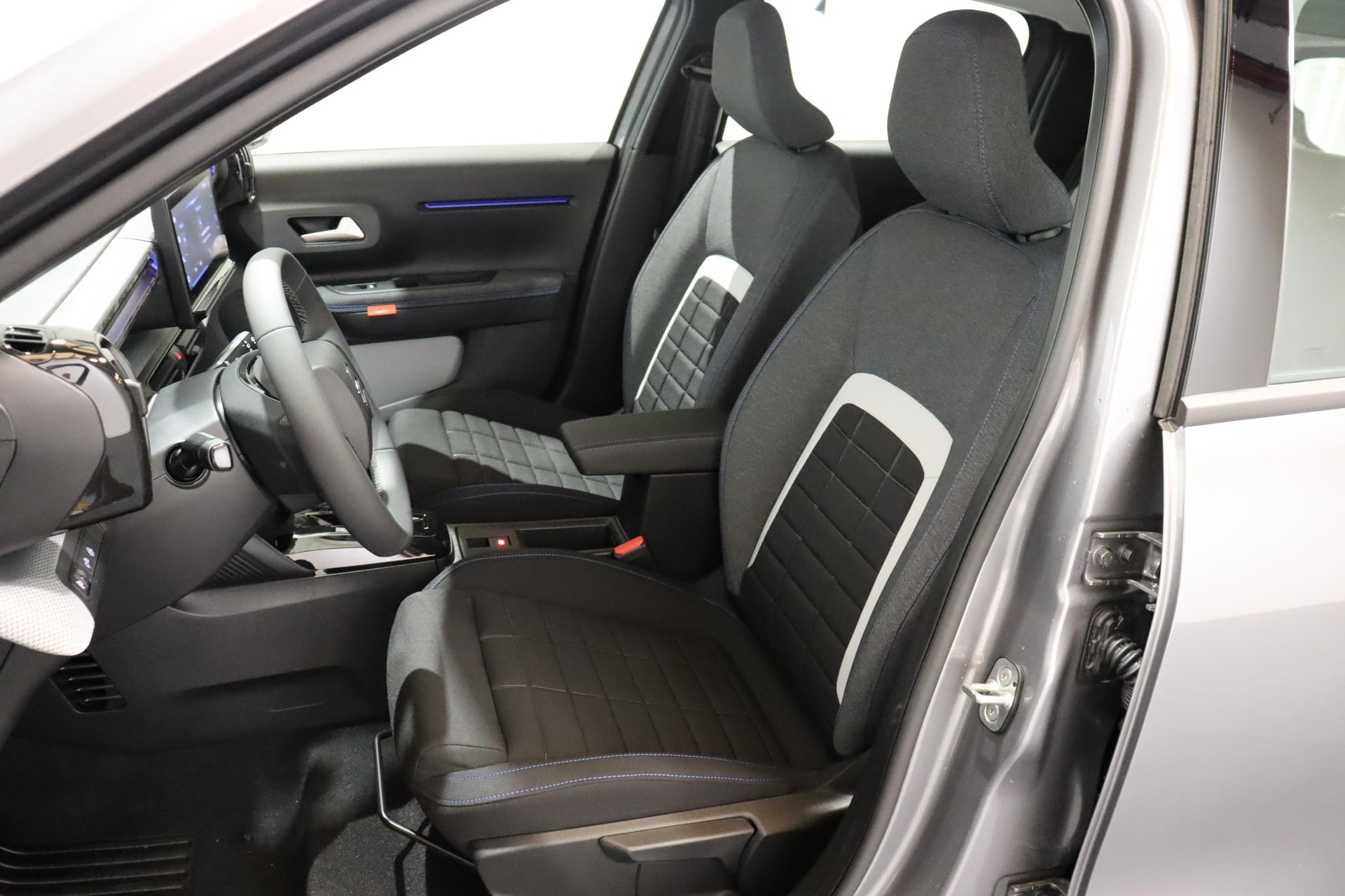 CITROEN e-C3 Plus-image-3