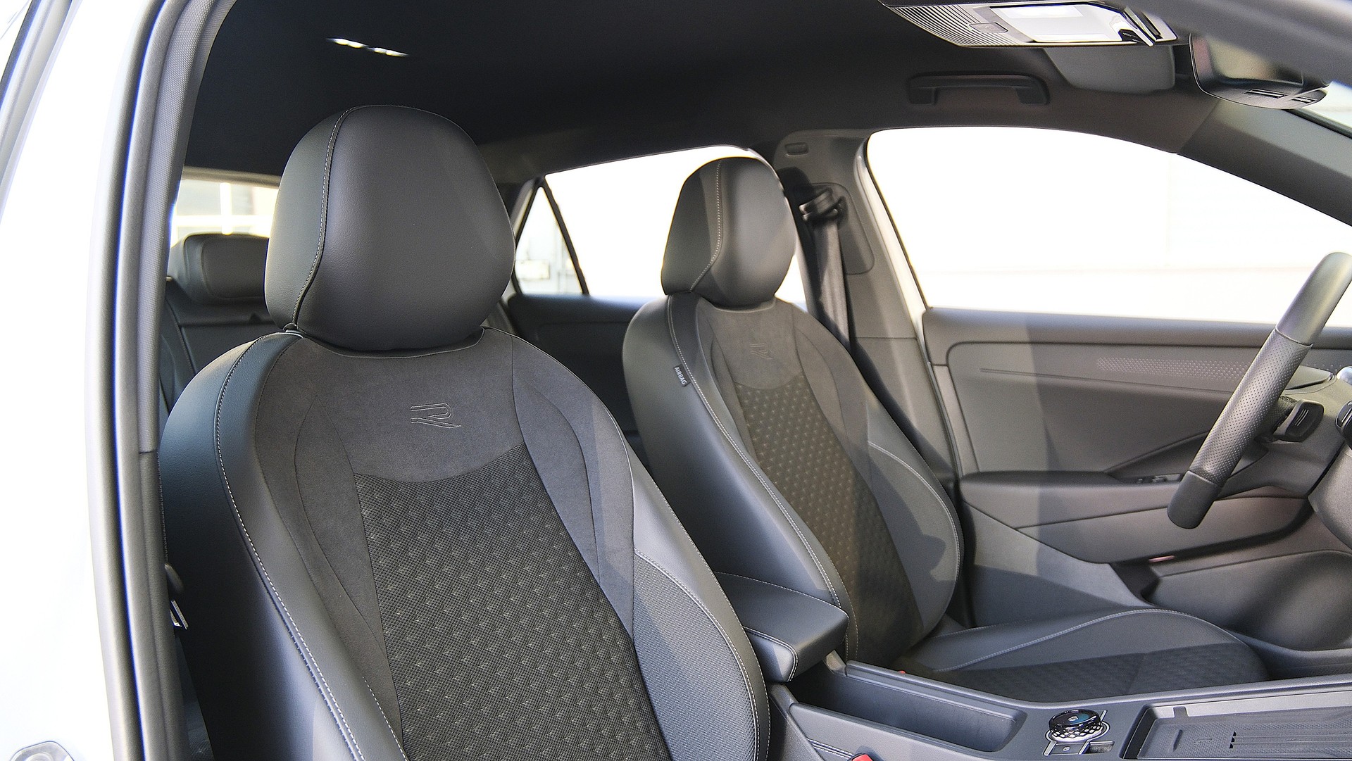 VW T-Roc 1.5 eTSI mHEV R-Line DSG " Black Style "-image-13