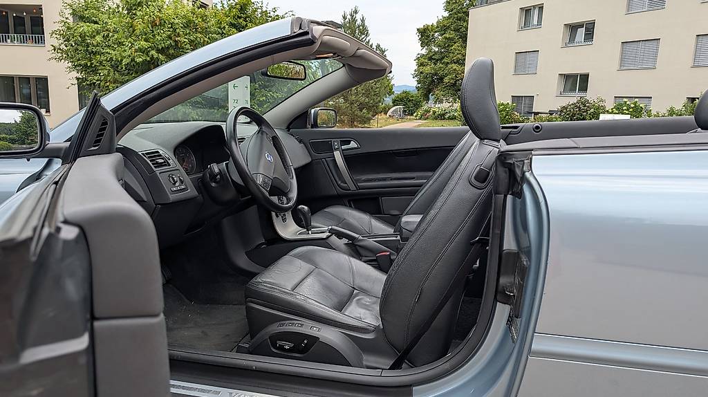 VOLVO C70-image-4