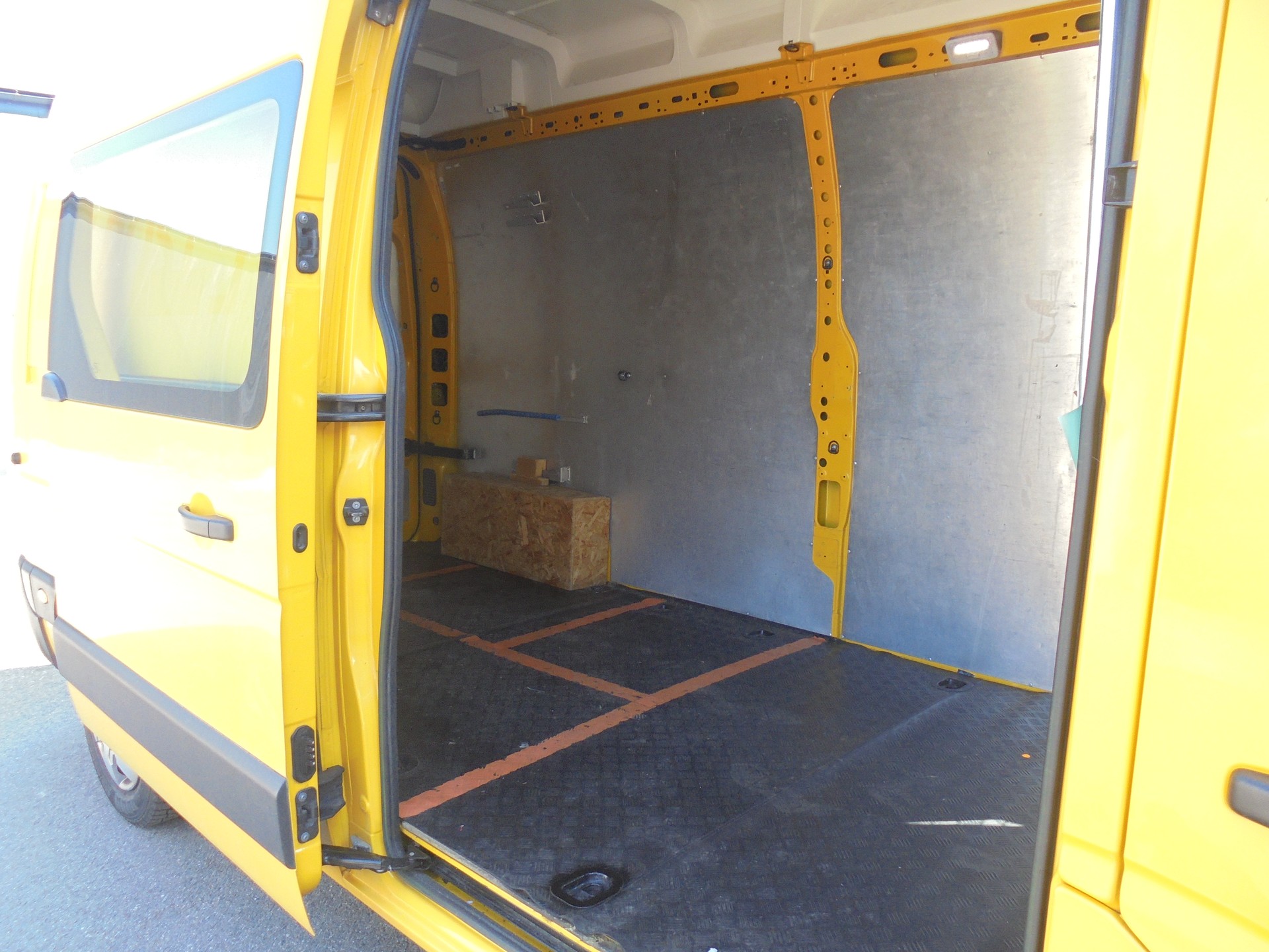 RENAULT Master T35 2.3dCi 135 L3H3-image-8