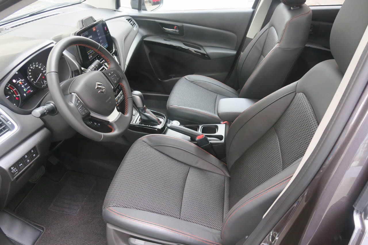 SUZUKI S-Cross 1.4 T Black Edition Top Hybrid 4x4-image-3