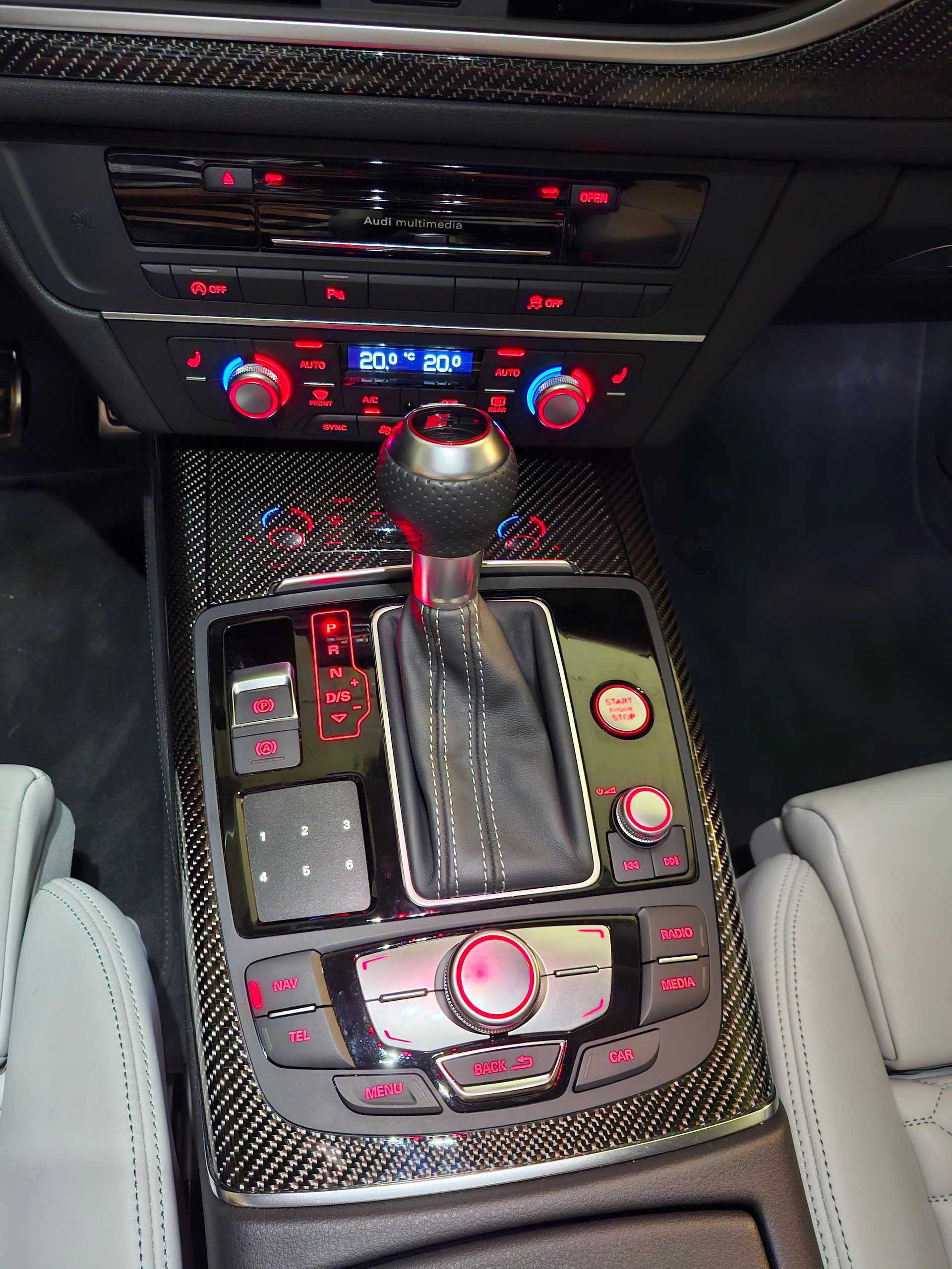 AUDI 4.0 V8 TFSI quattro T-Tronic-image-11