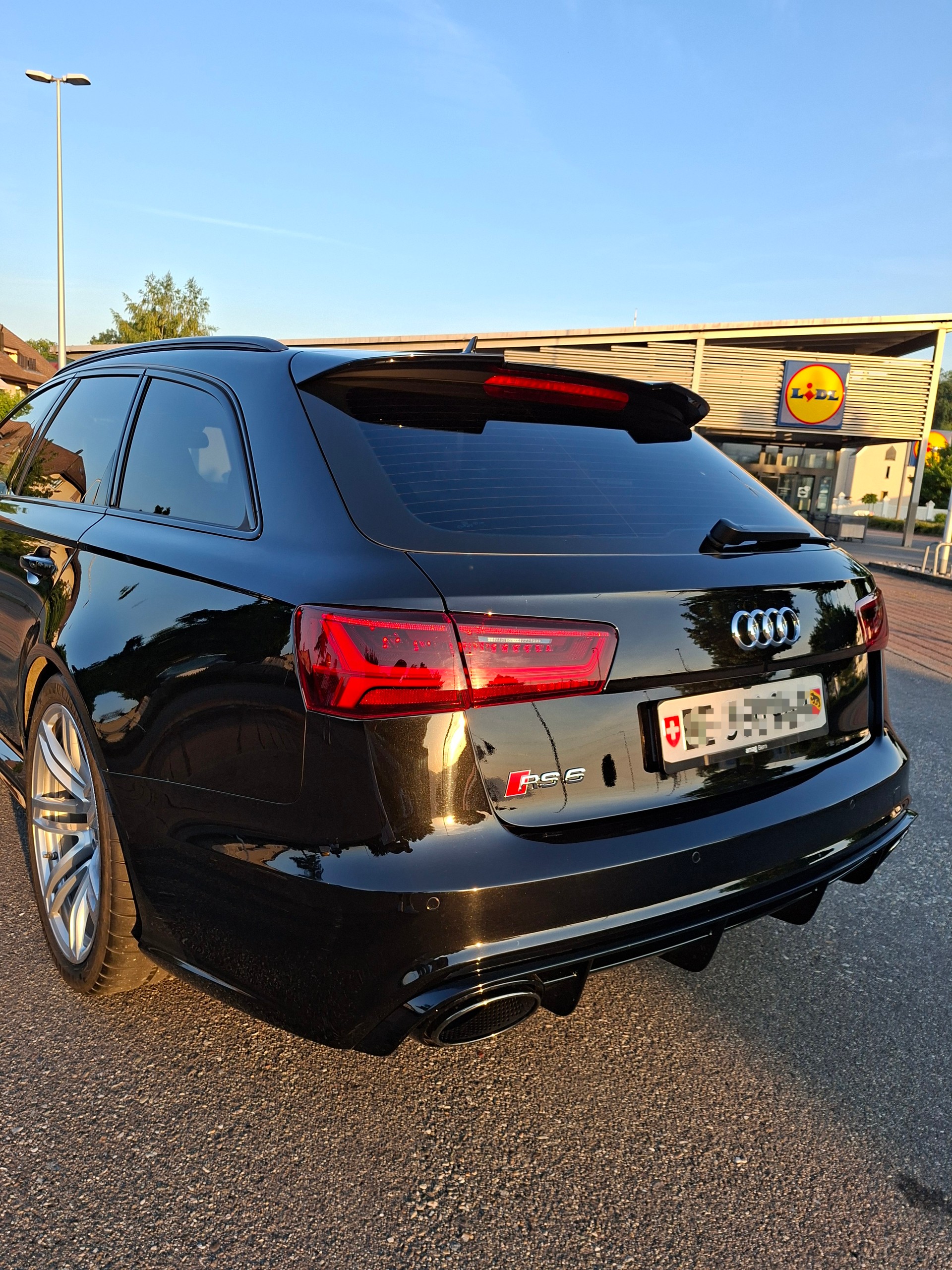AUDI 4.0 V8 TFSI quattro T-Tronic-image-2