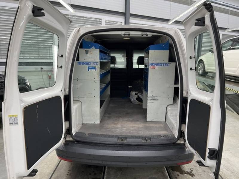 VW Caddy Maxi 2.0TDI BlueMotion Technology-image-4