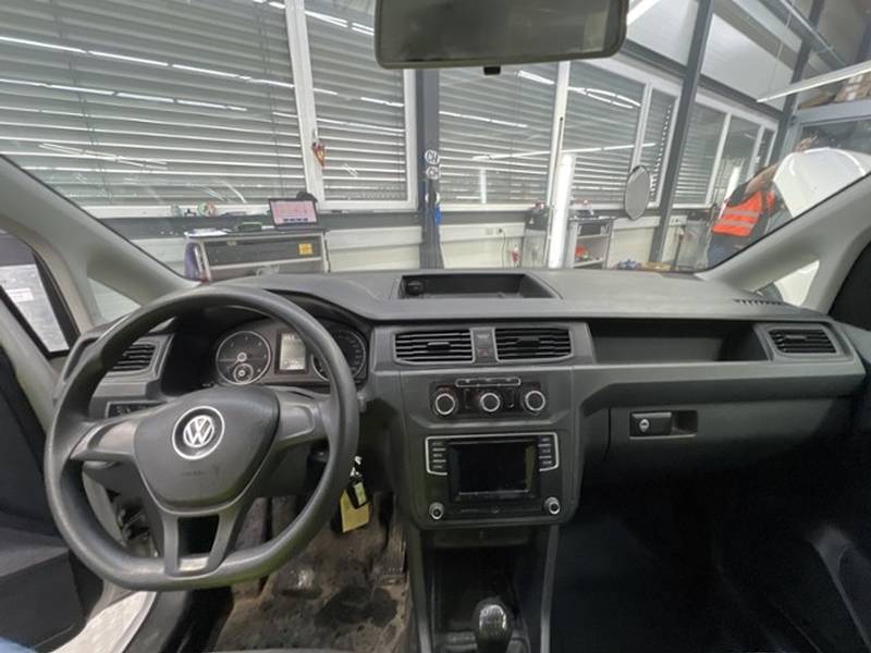 VW Caddy Maxi 2.0TDI BlueMotion Technology-image-5