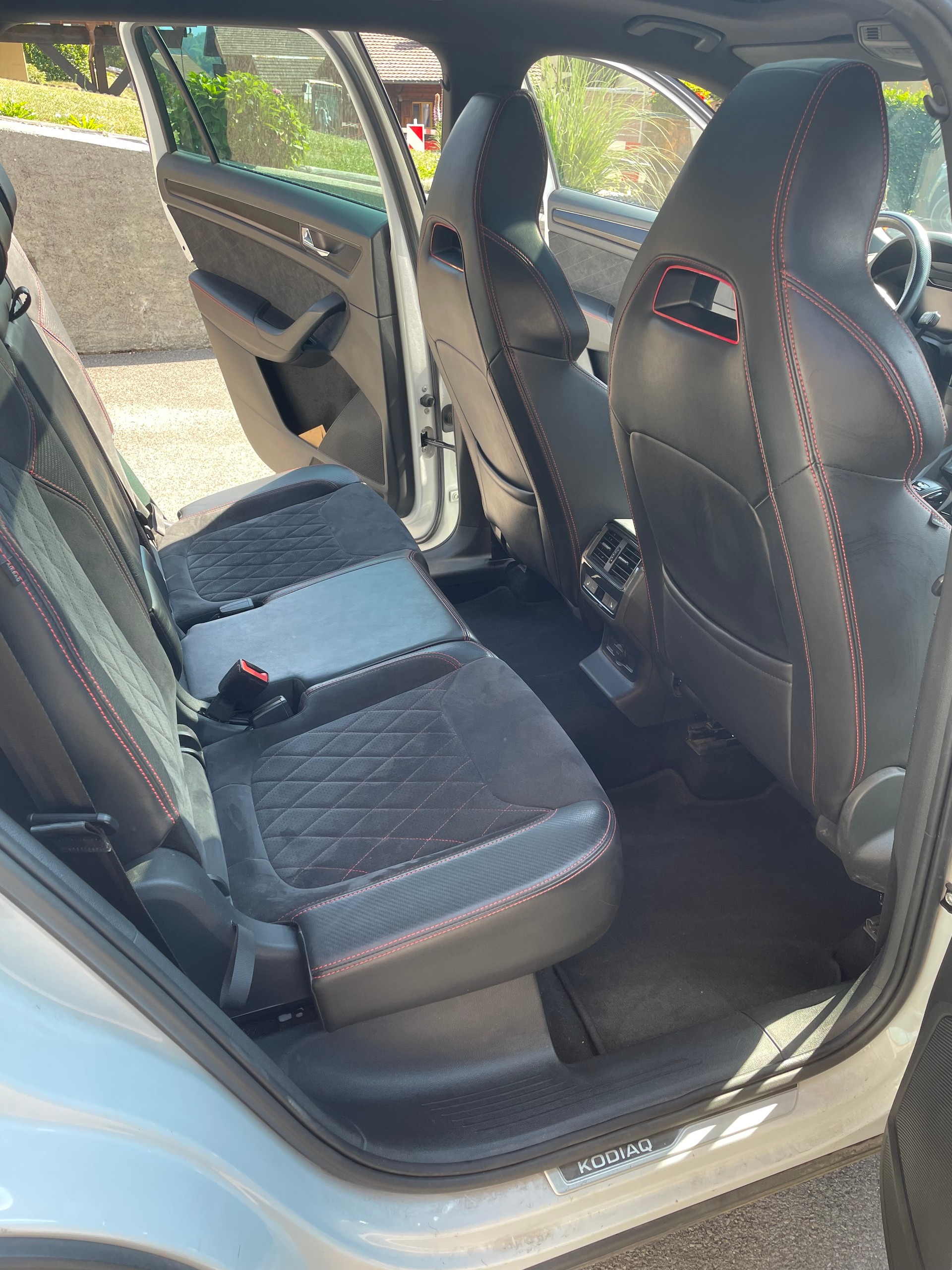 SKODA 2.0 Bi-TDI 240 RS DSG-image-4