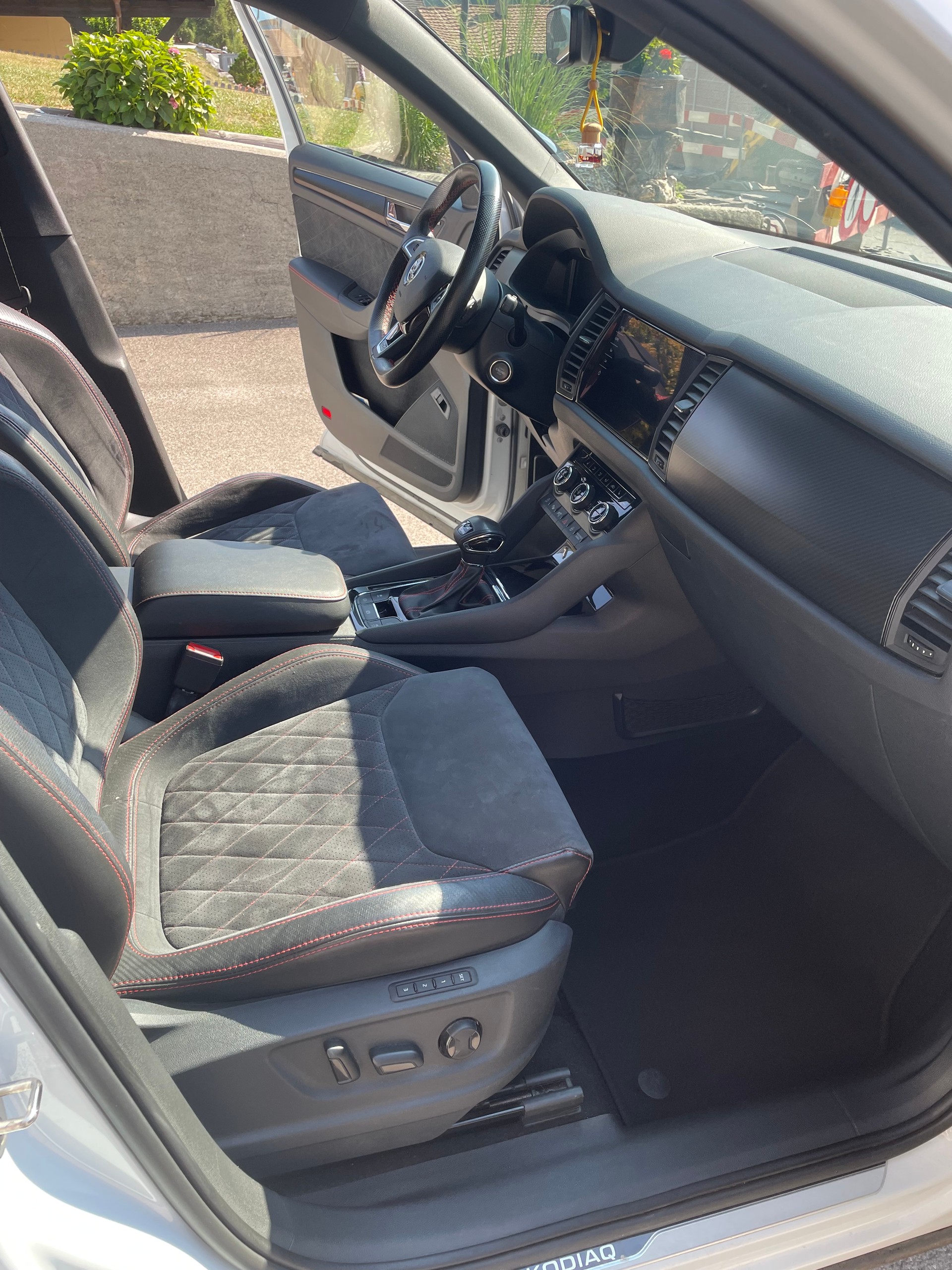 SKODA 2.0 Bi-TDI 240 RS DSG-image-5