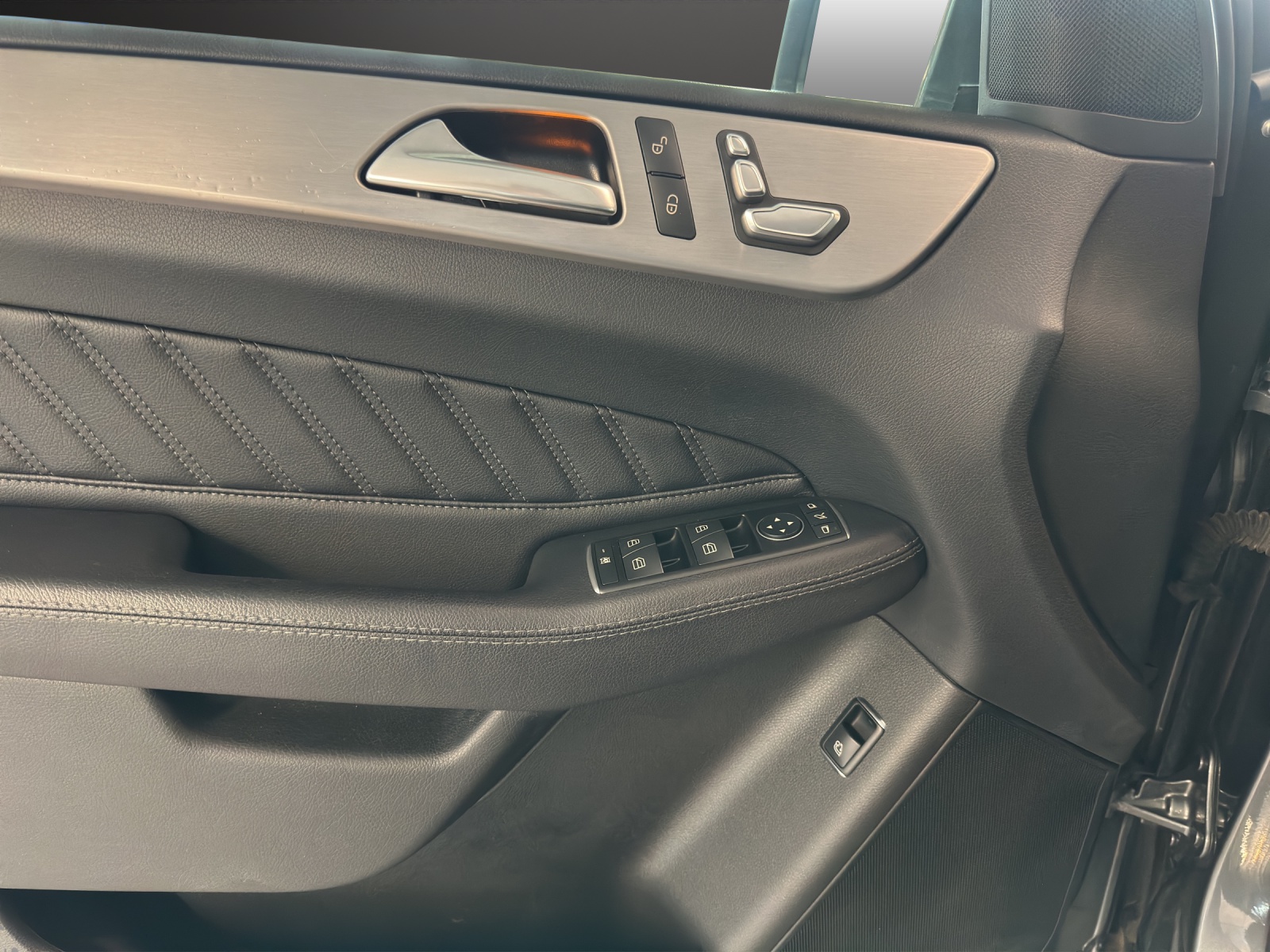 MERCEDES-BENZ GLE 250 d 4Matic-image-12