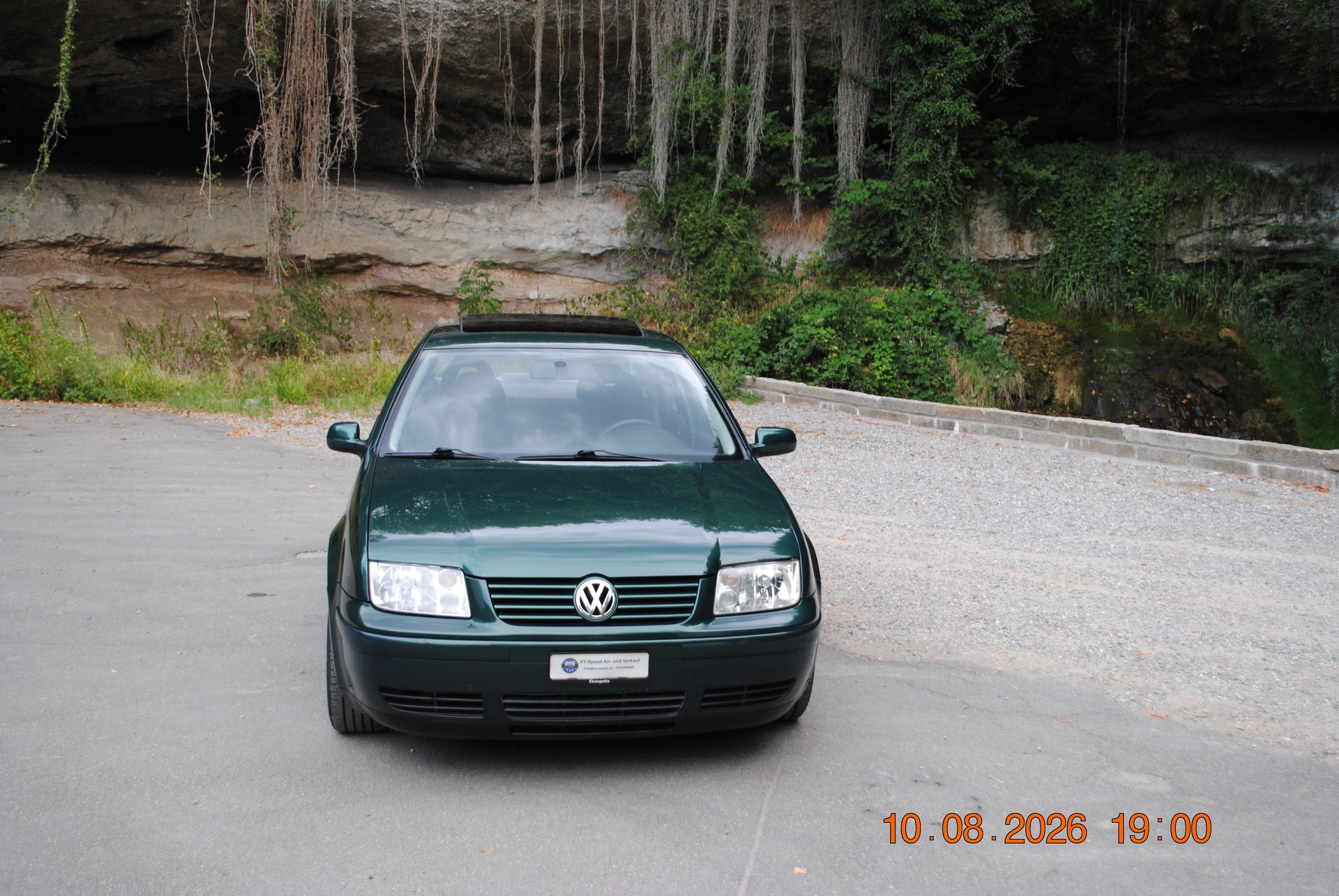 VW Bora 2.3 Highline-image-0