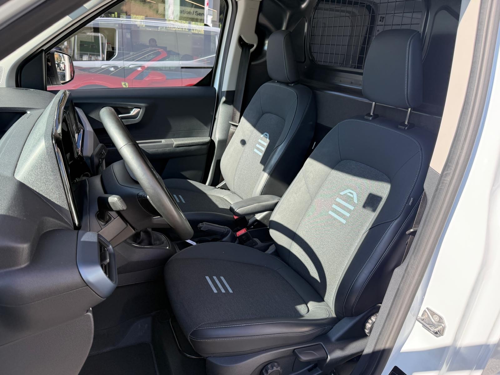 FORD Transit Courier Van 1.5 EcoBlue Active-image-18