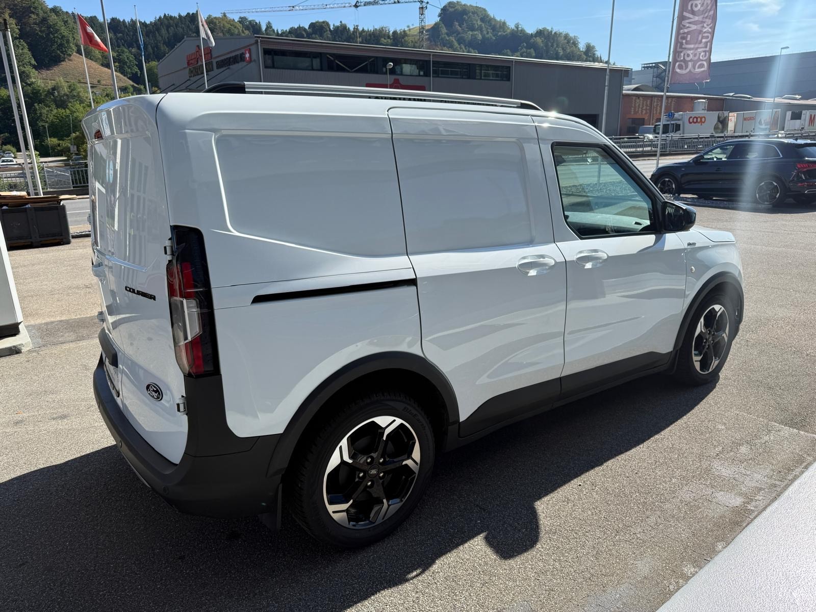 FORD Transit Courier Van 1.5 EcoBlue Active-image-1