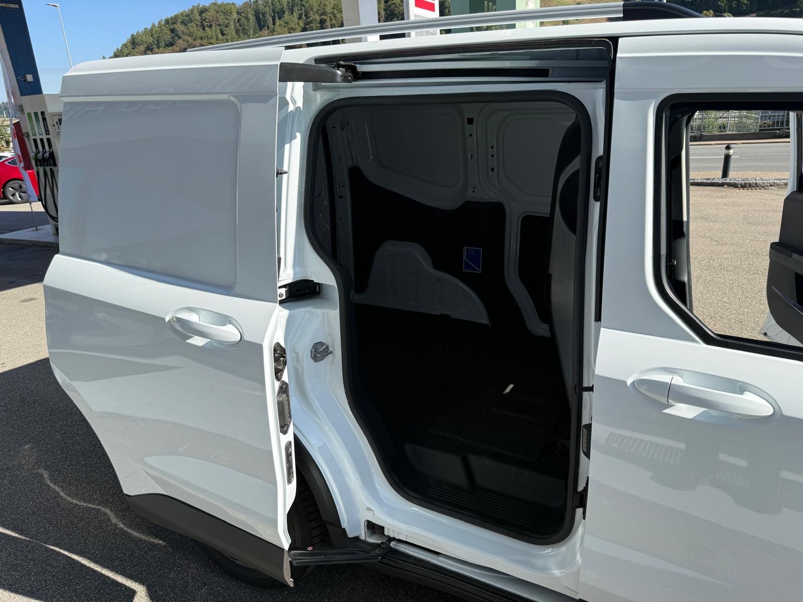 FORD Transit Courier Van 1.5 EcoBlue Active-image-15