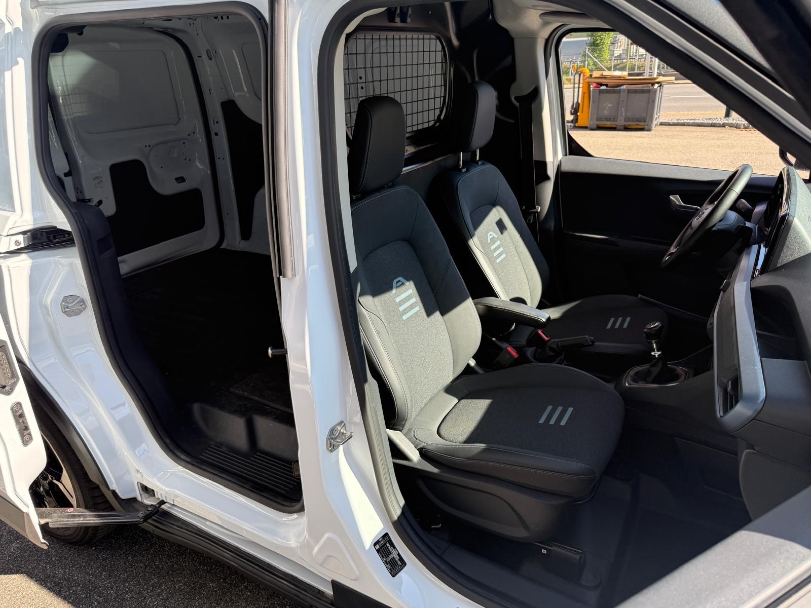 FORD Transit Courier Van 1.5 EcoBlue Active-image-19