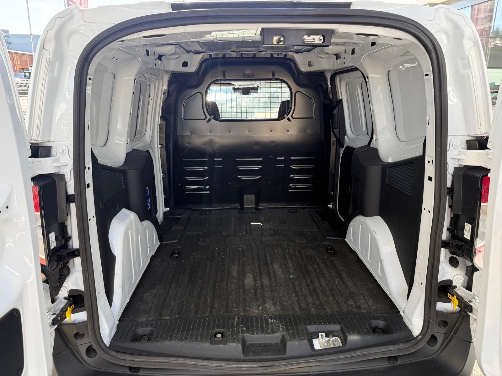 FORD Transit Courier Van 1.5 EcoBlue Active-image-16
