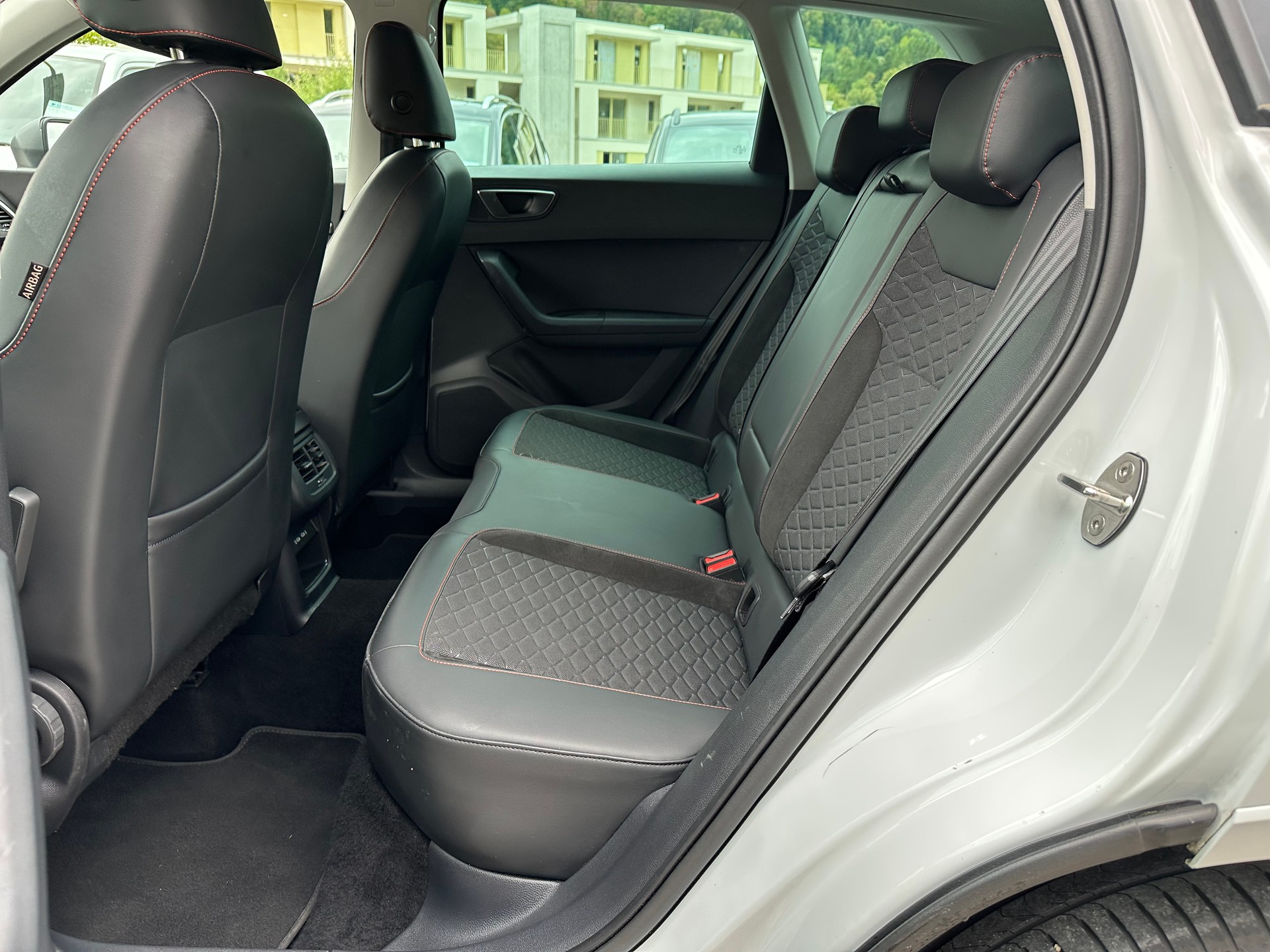 SEAT Ateca 2.0 TSI Hola FR 4Drive DSG-image-12