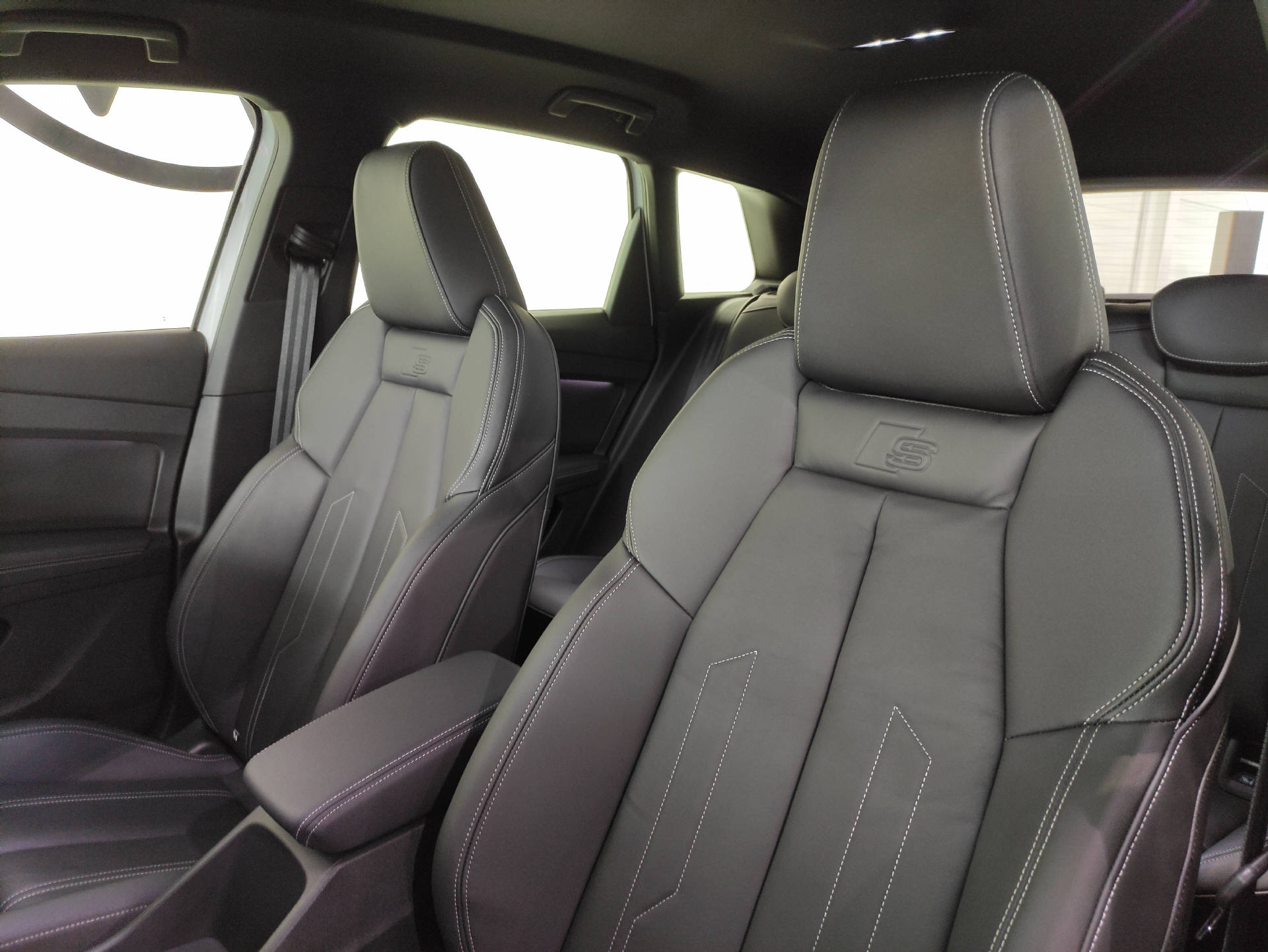 AUDI Q4 e-tron S-Line 50 quattro-image-6