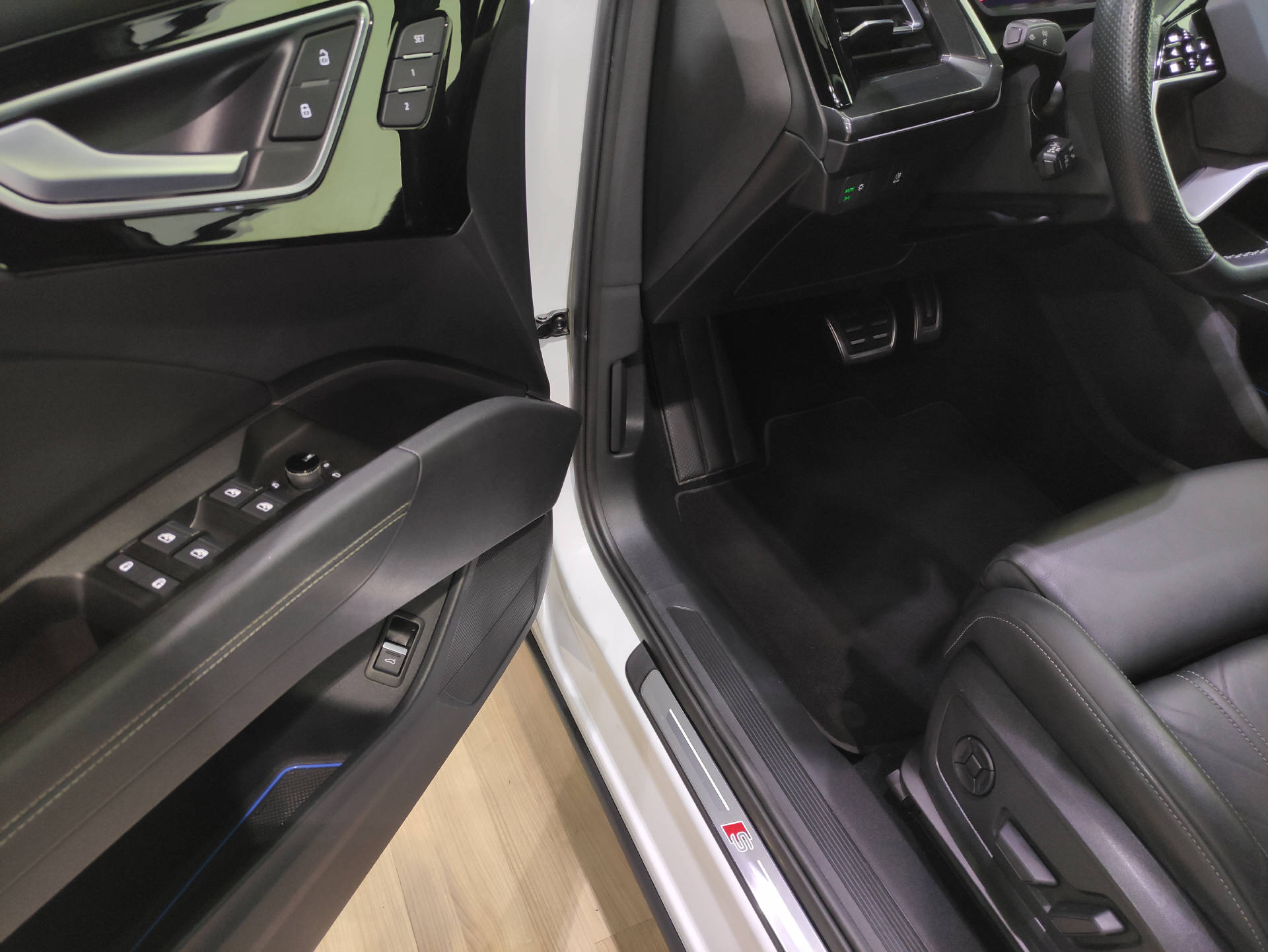 AUDI Q4 e-tron S-Line 50 quattro-image-5