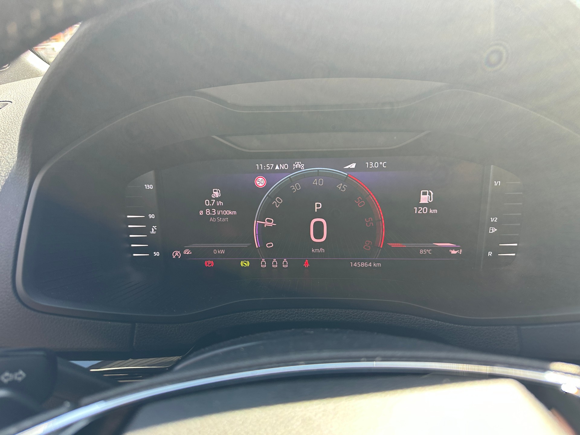 SKODA Karoq 2.0 TDI CR Sport Line 4x4 DSG-image-18