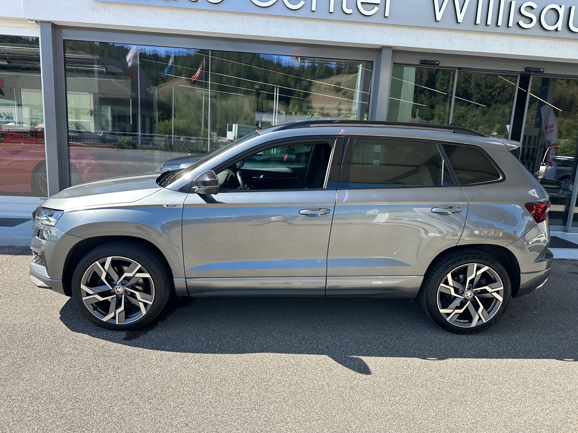 SKODA Karoq 2.0 TDI CR Sport Line 4x4 DSG-image-4