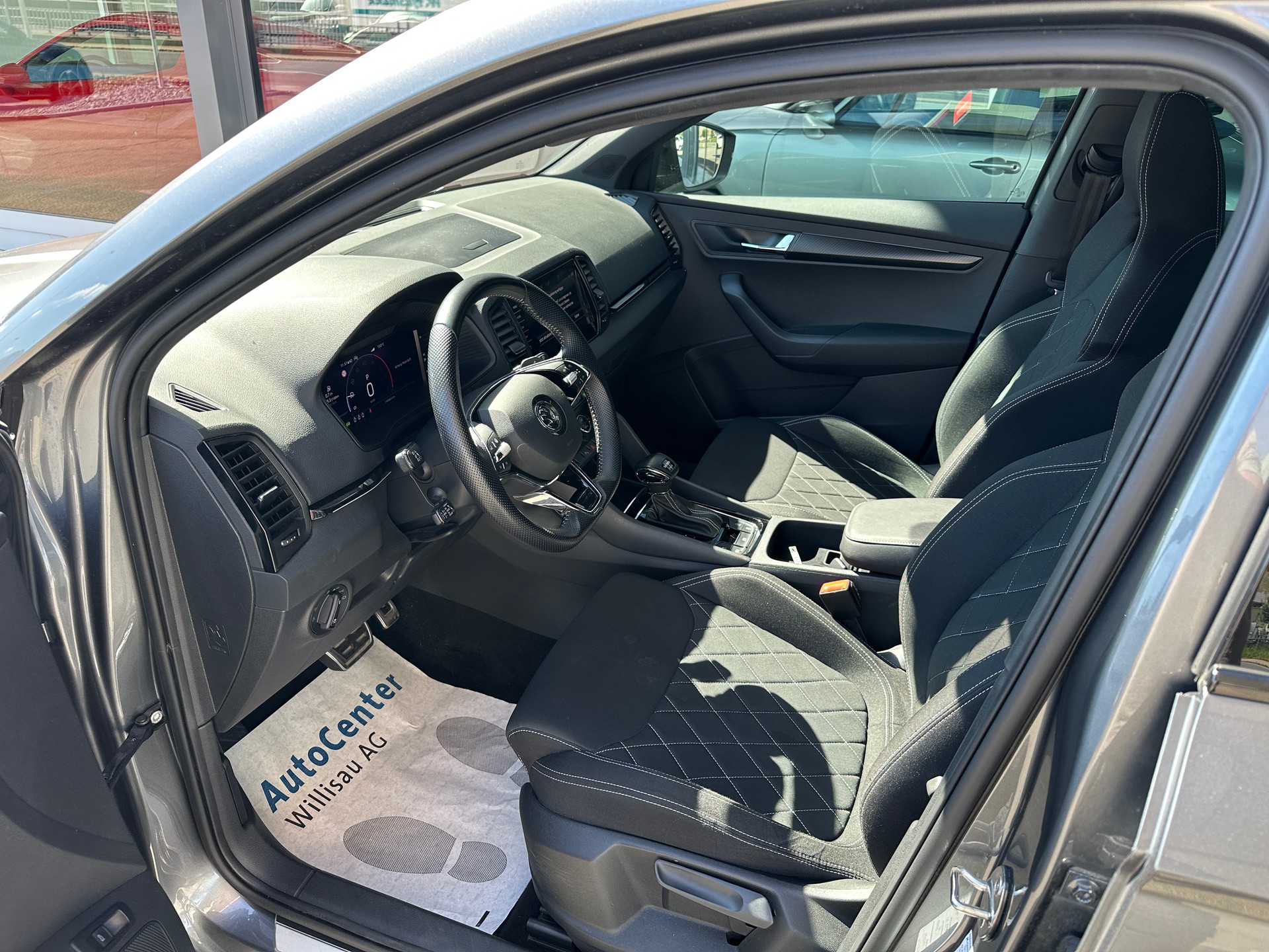 SKODA Karoq 2.0 TDI CR Sport Line 4x4 DSG-image-17