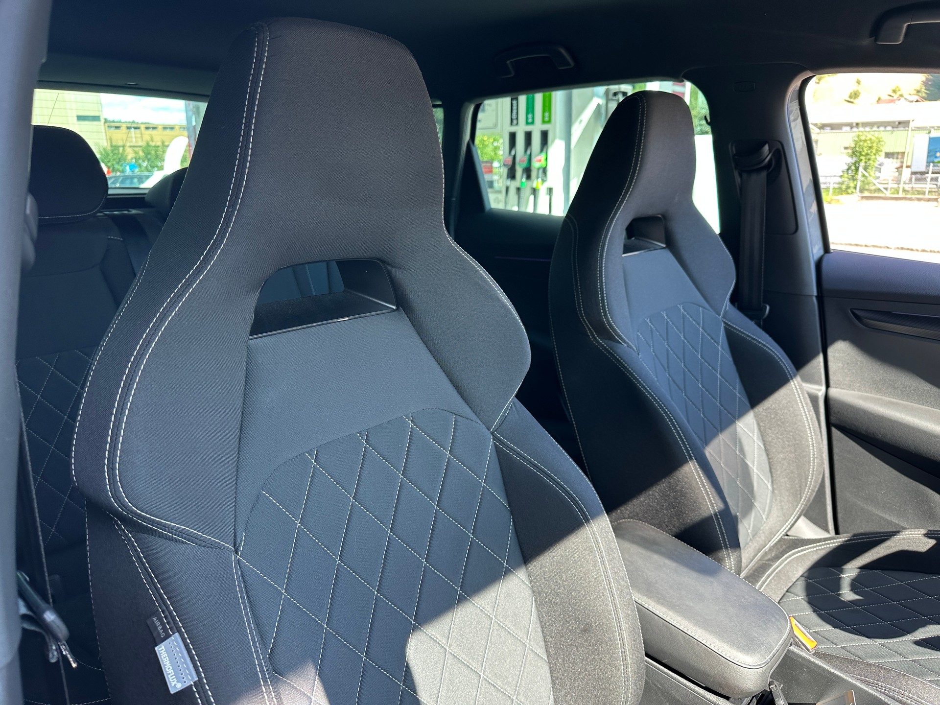 SKODA Karoq 2.0 TDI CR Sport Line 4x4 DSG-image-11