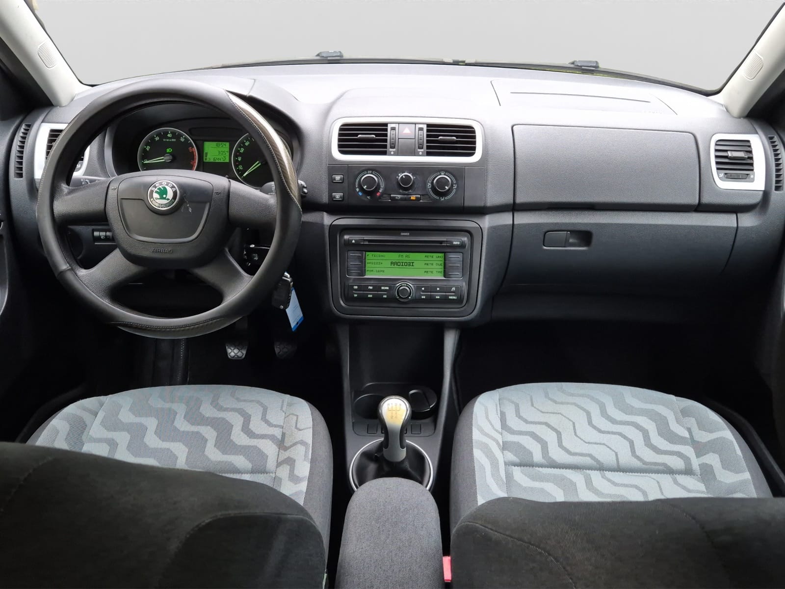 SKODA Fabia 1.2 Entry-image-9