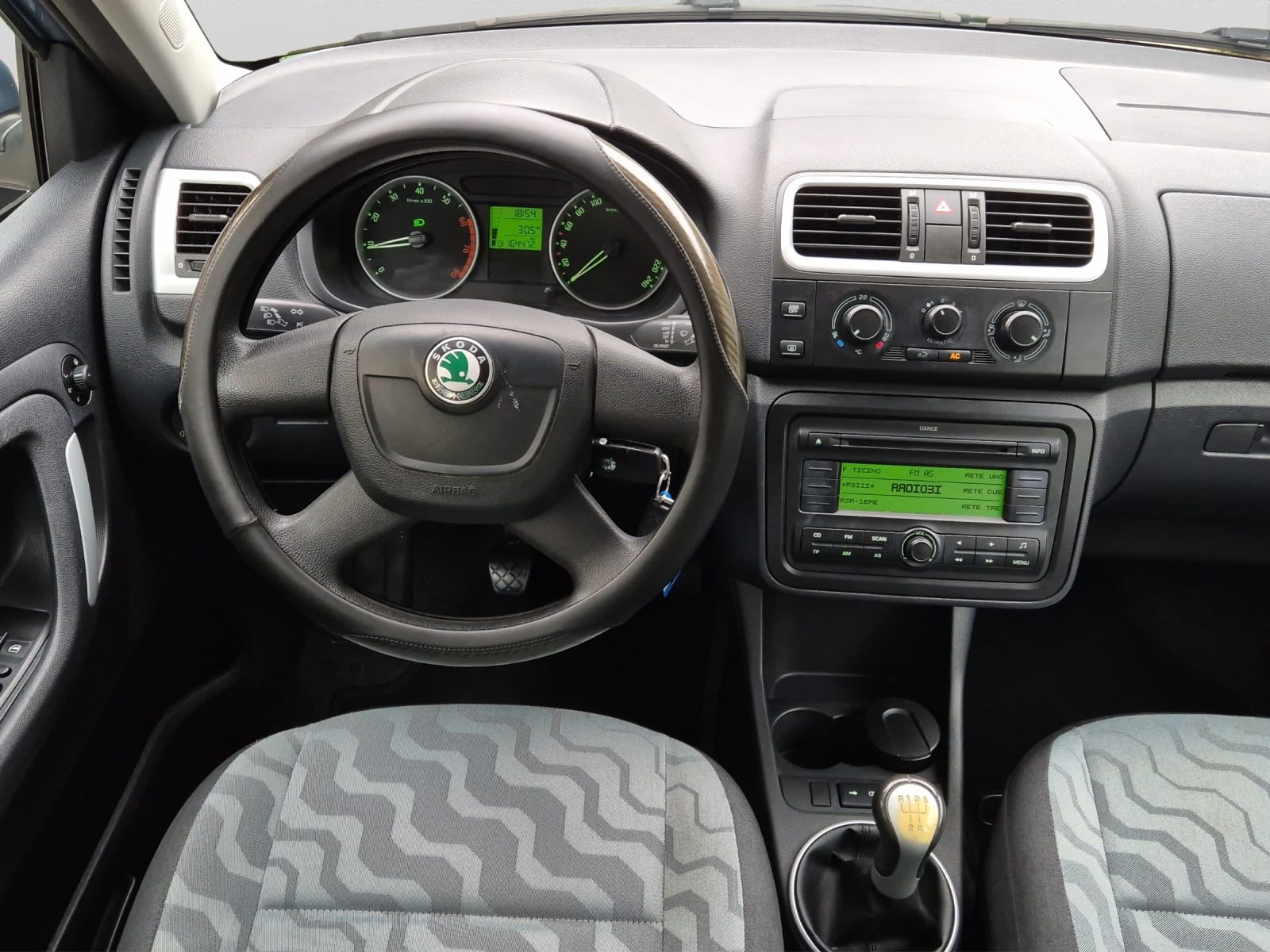 SKODA Fabia 1.2 Entry-image-8