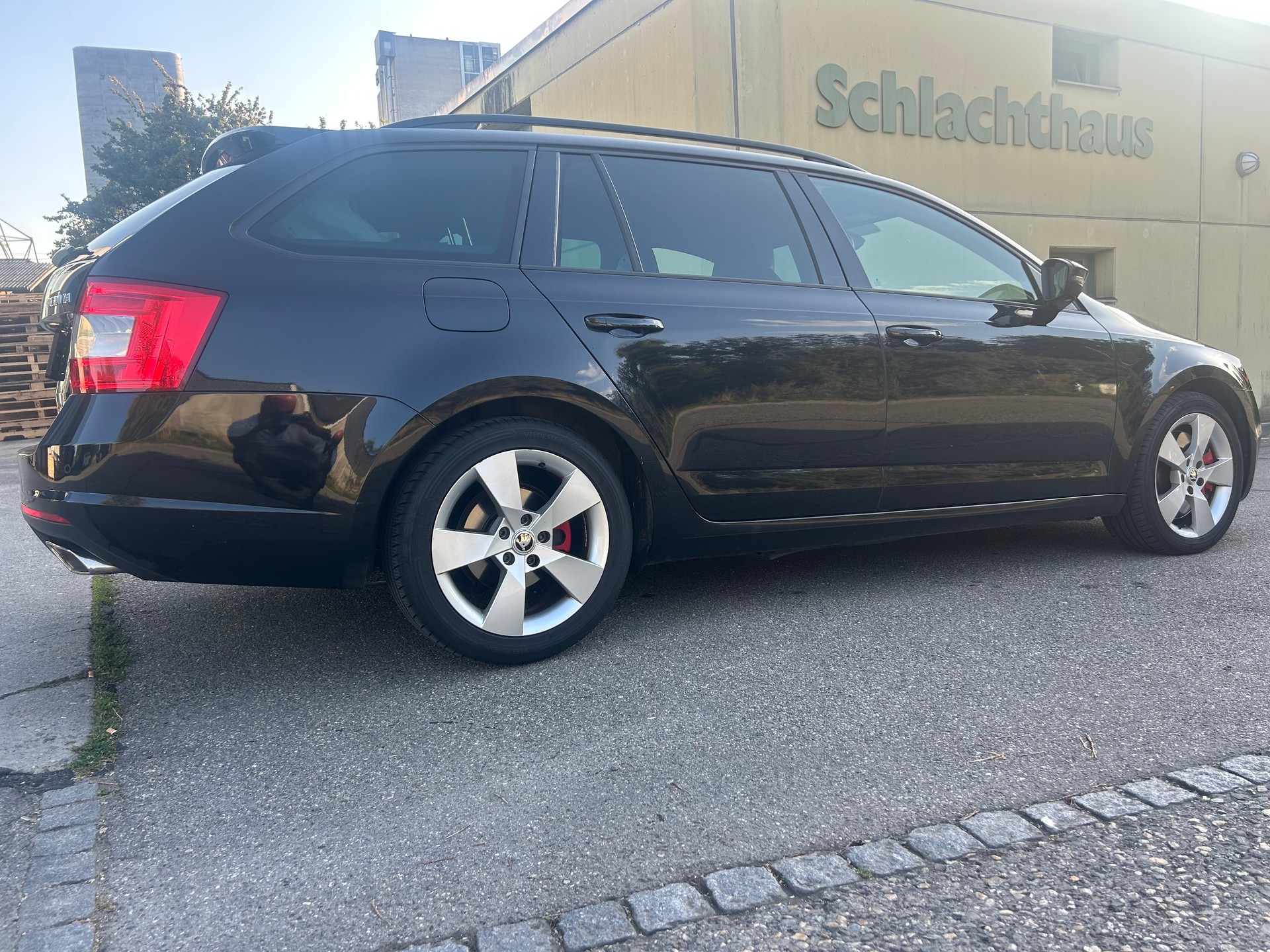 SKODA Octavia Combi 2.0 TDI RS DSG-image-4