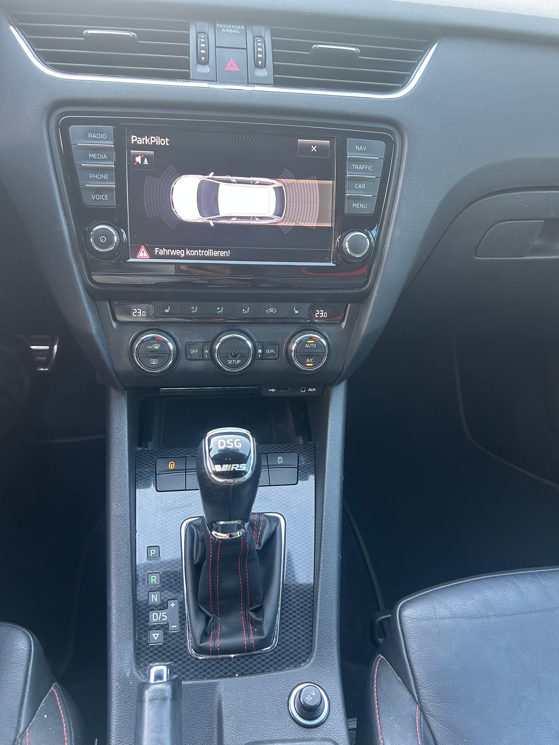 SKODA Octavia Combi 2.0 TDI RS DSG-image-9