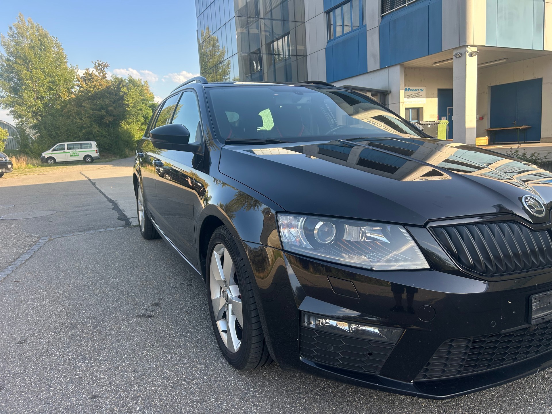SKODA Octavia Combi 2.0 TDI RS DSG-image-2