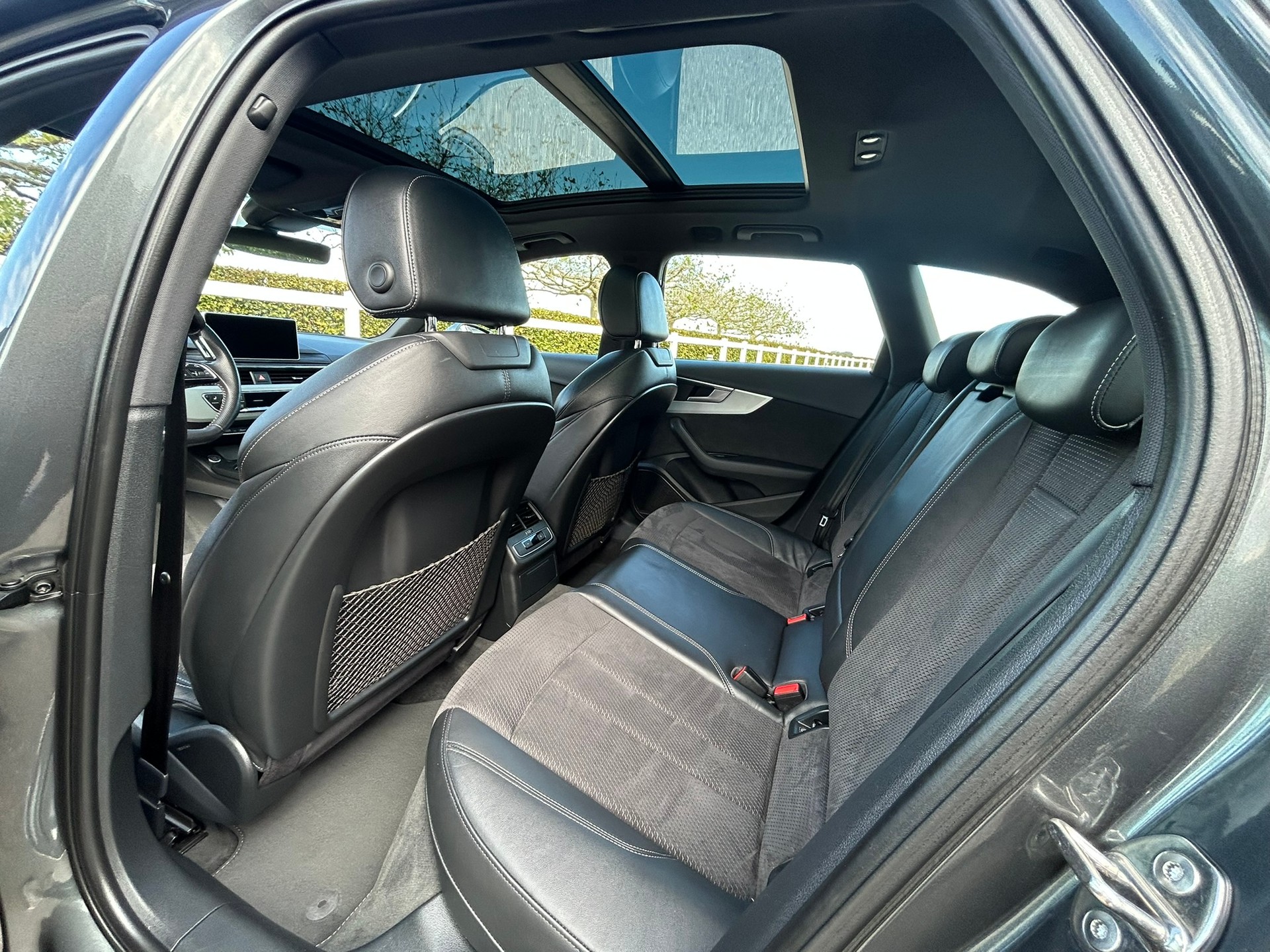 AUDI A4 Avant 3.0 TDI Sport quattro tiptronic-image-9