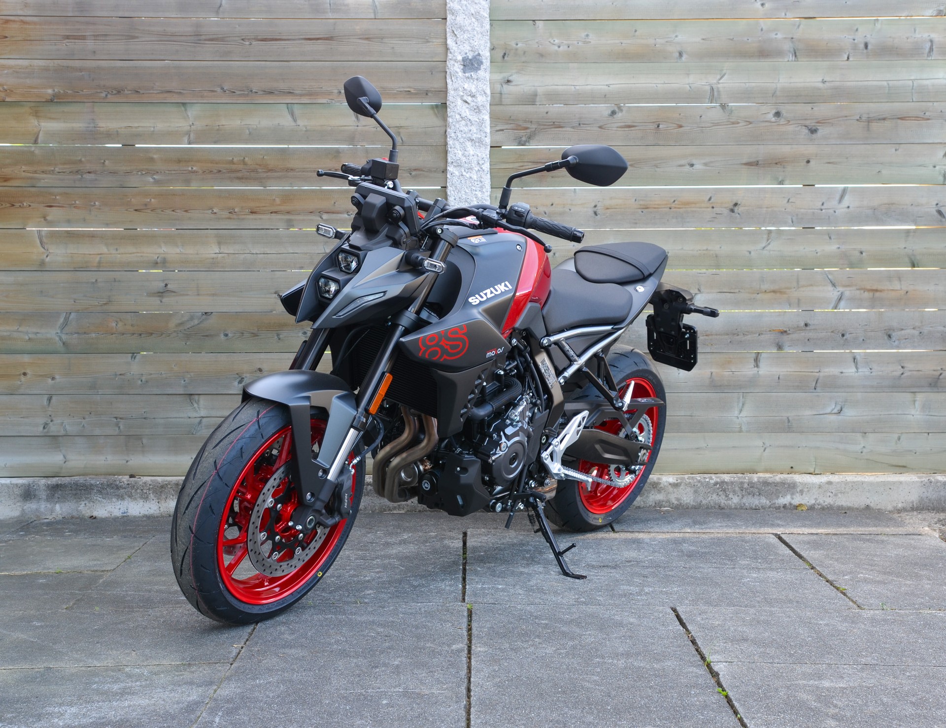 SUZUKI GSX-8S-showroom-element-2